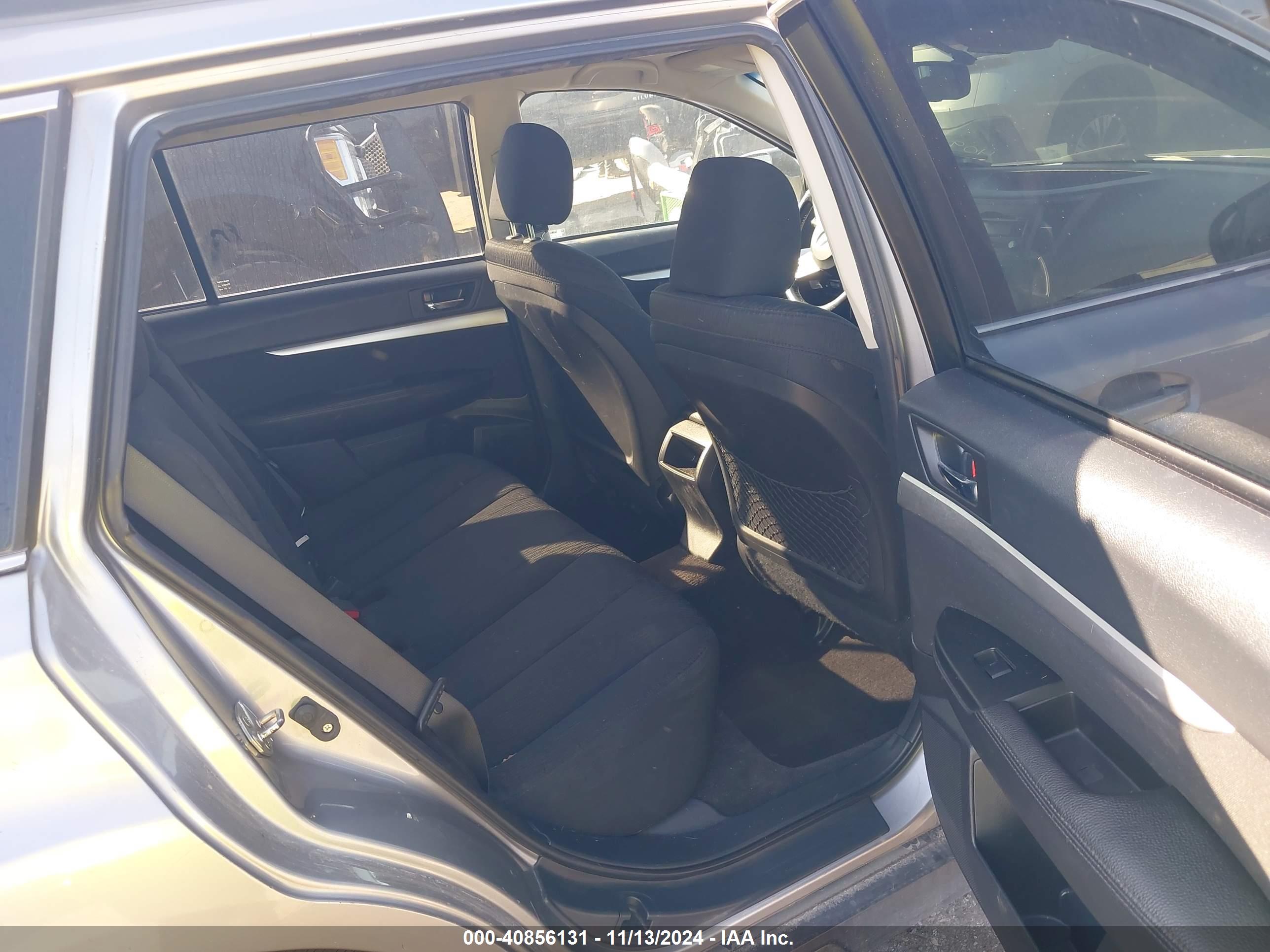 SUBARU OUTBACK image 8
