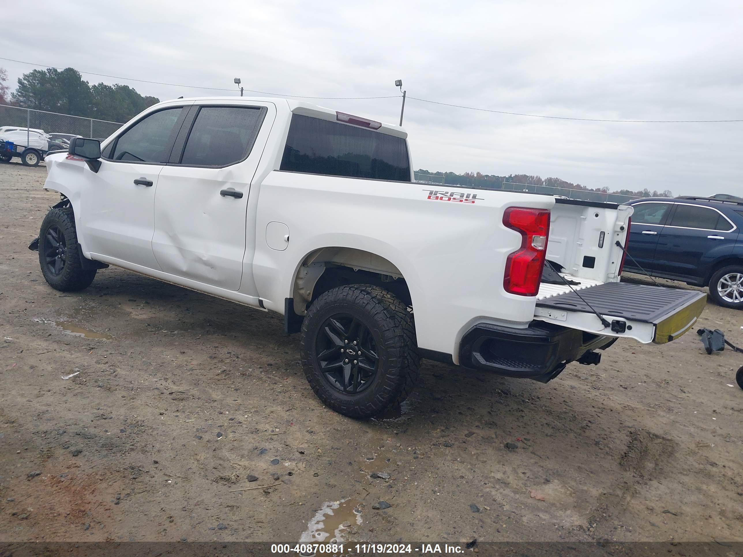CHEVROLET SILVERADO image 3