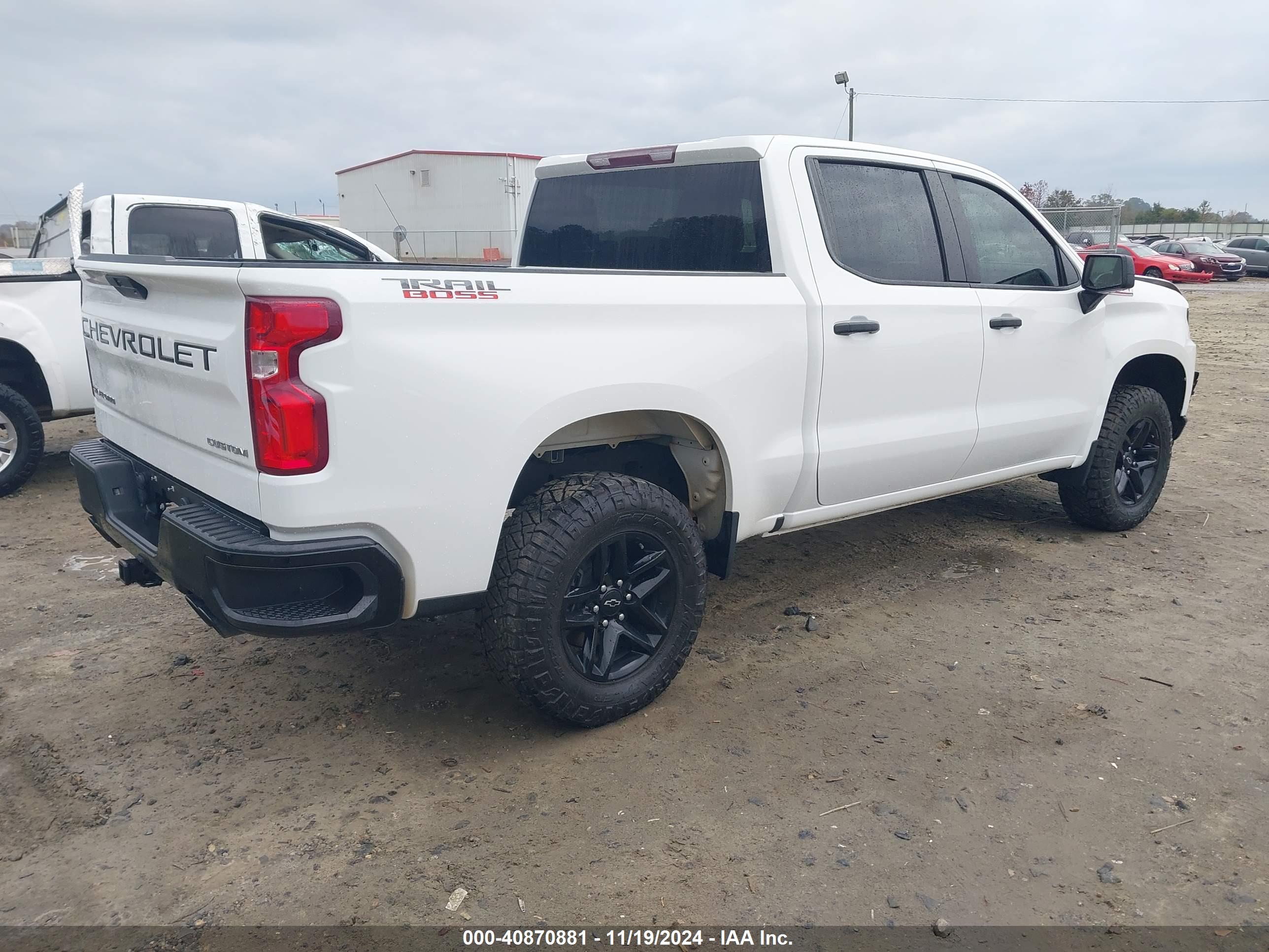 CHEVROLET SILVERADO image 4