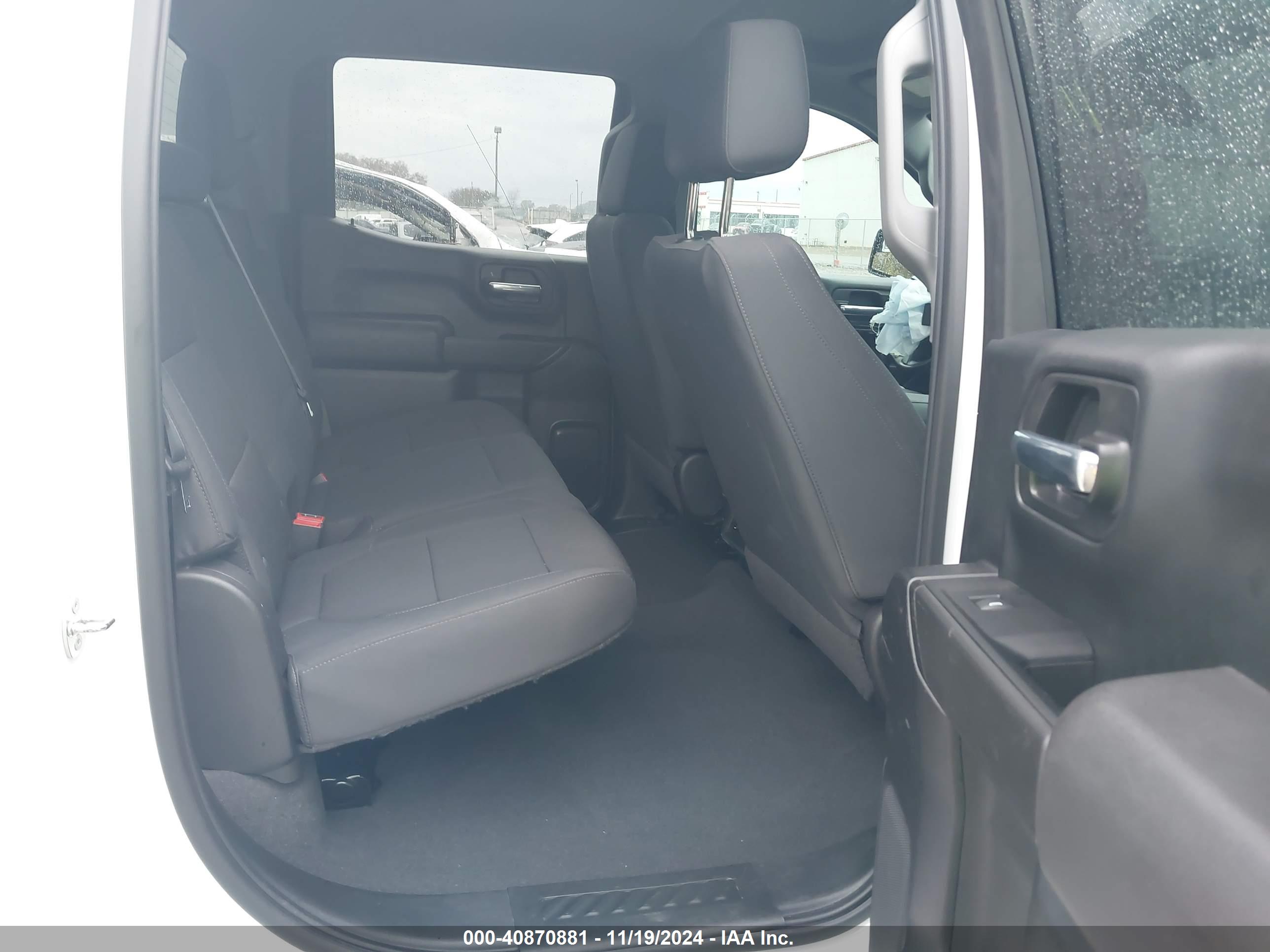 CHEVROLET SILVERADO image 8