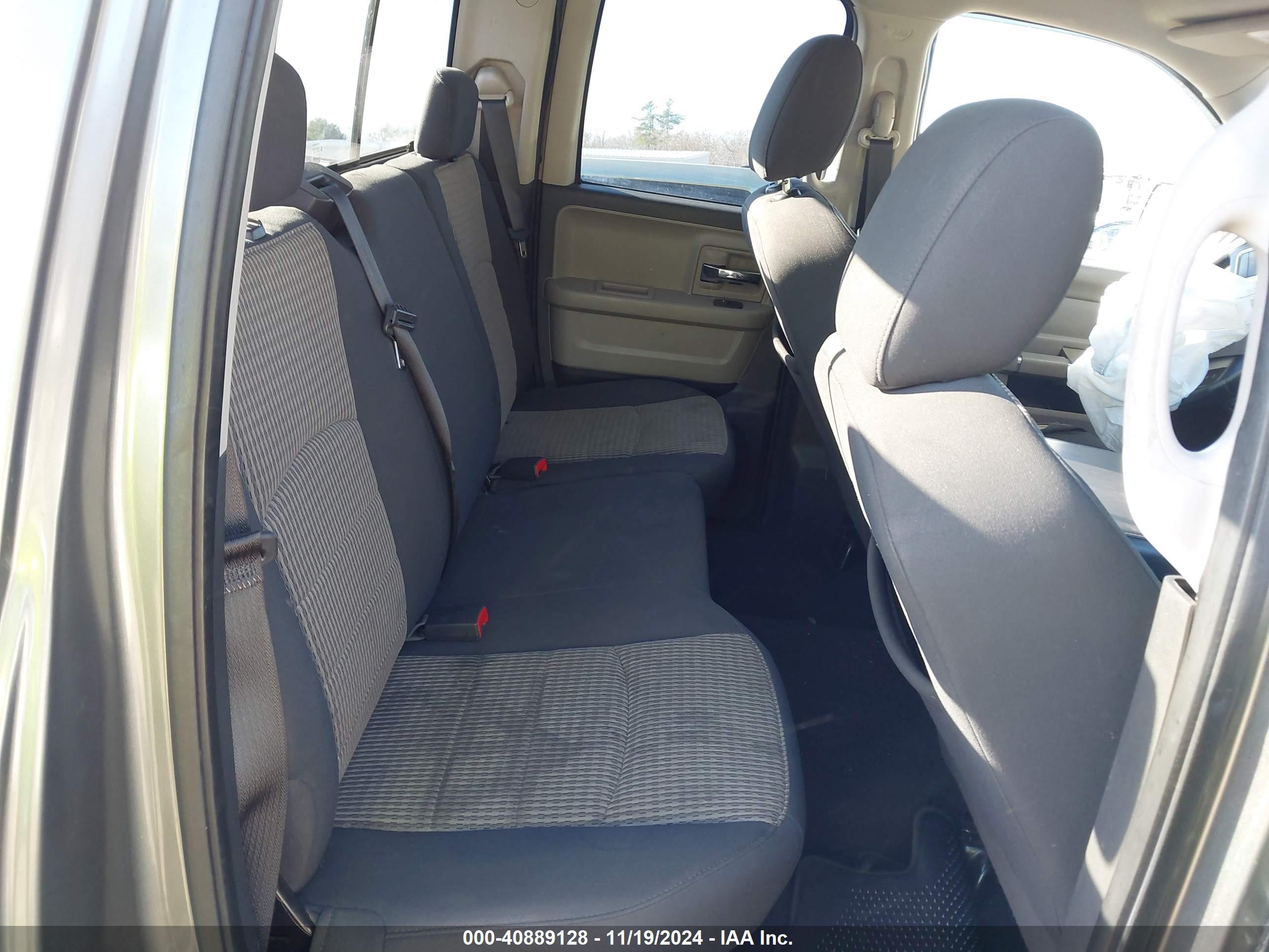 DODGE RAM image 8
