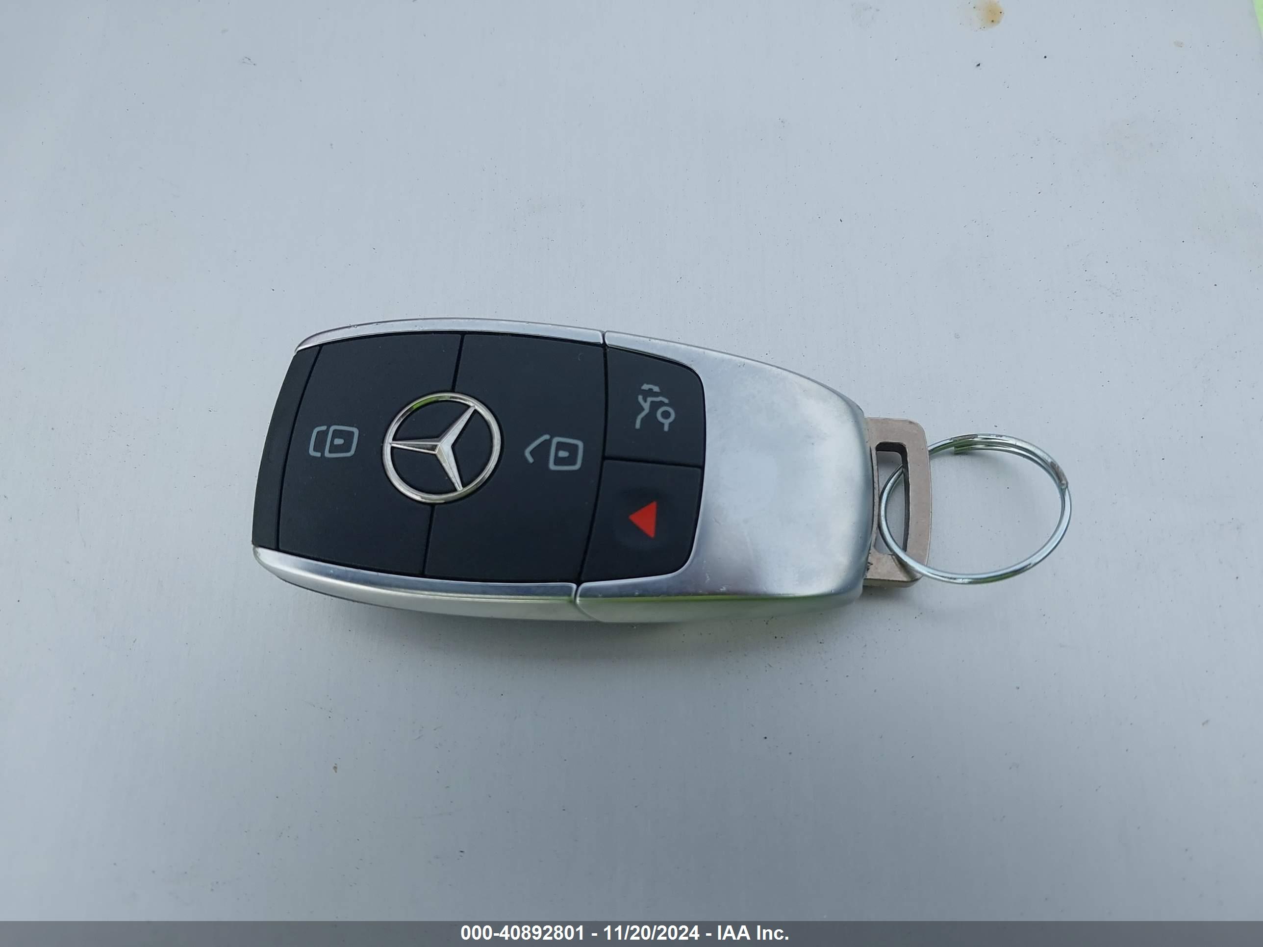 MERCEDES-BENZ GLB image 11