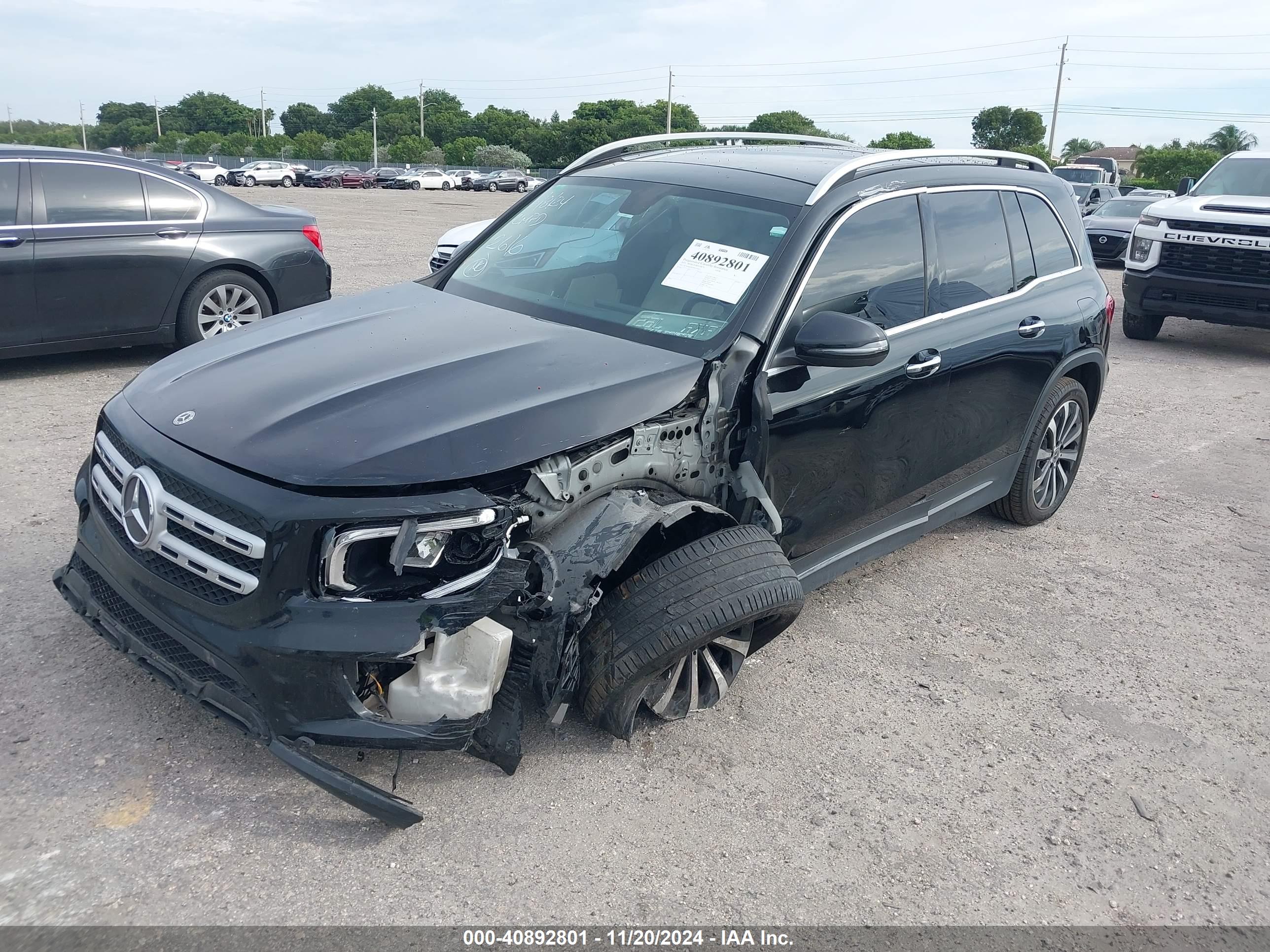 MERCEDES-BENZ GLB image 2