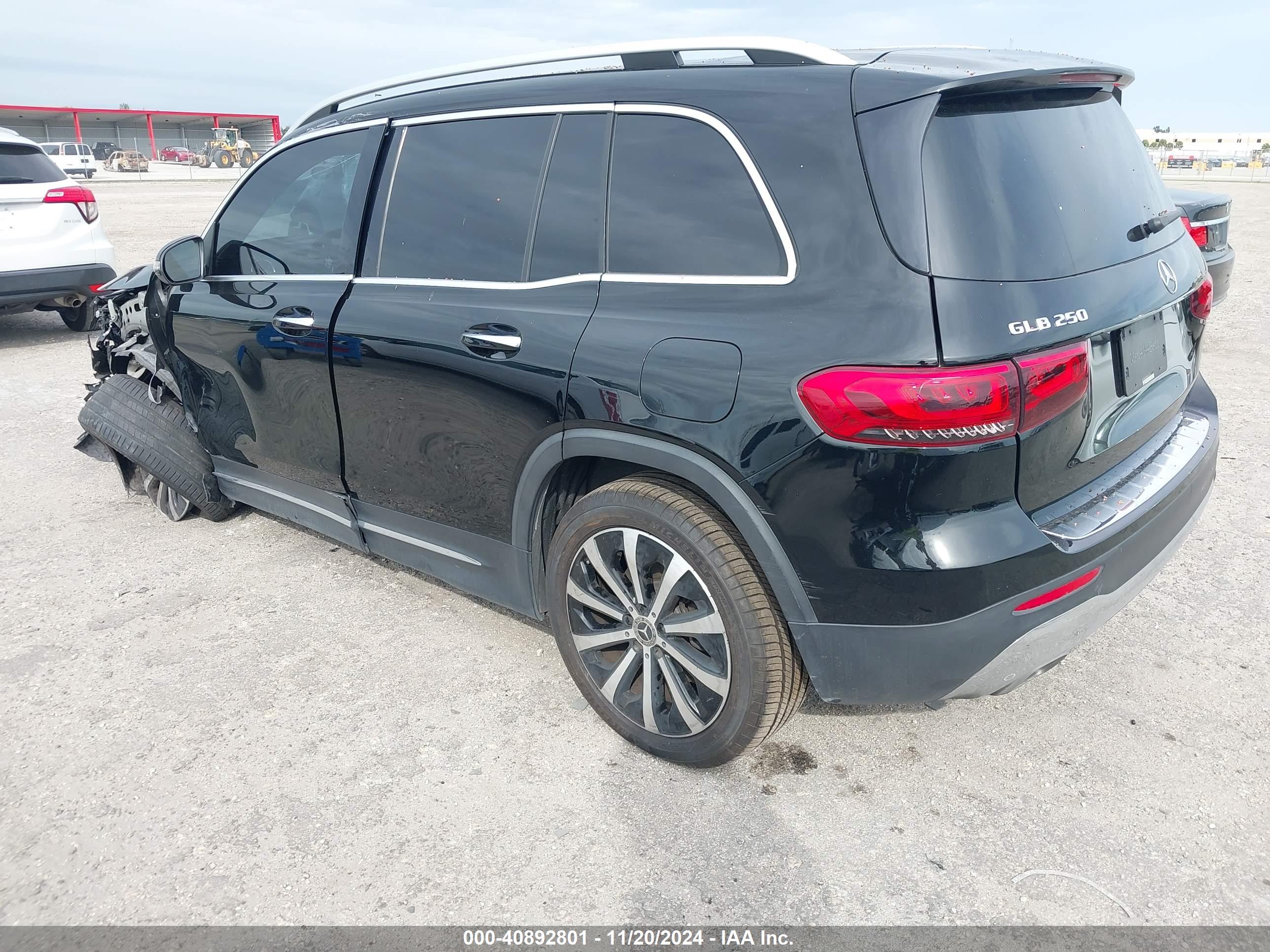 MERCEDES-BENZ GLB image 3
