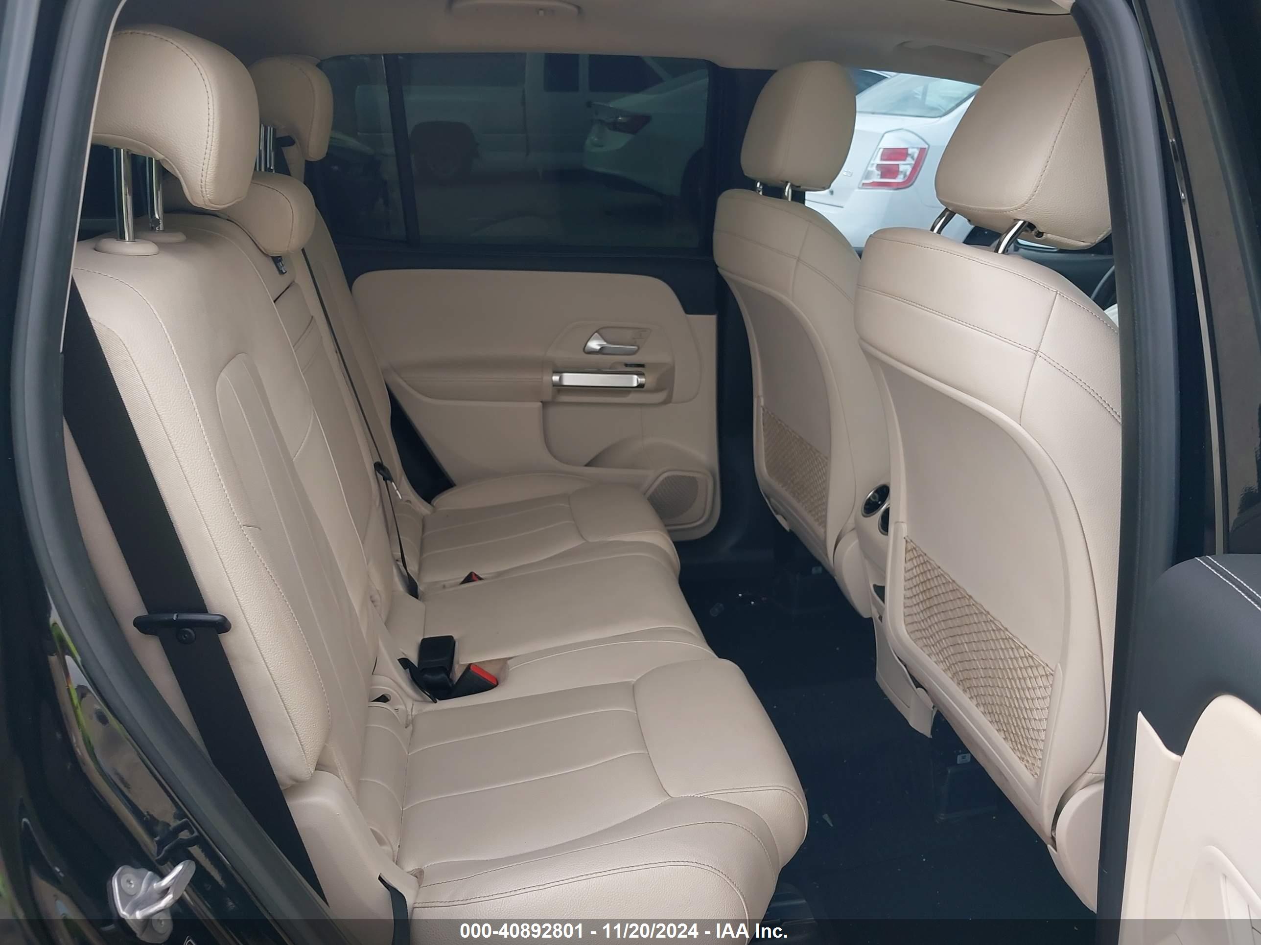 MERCEDES-BENZ GLB image 8