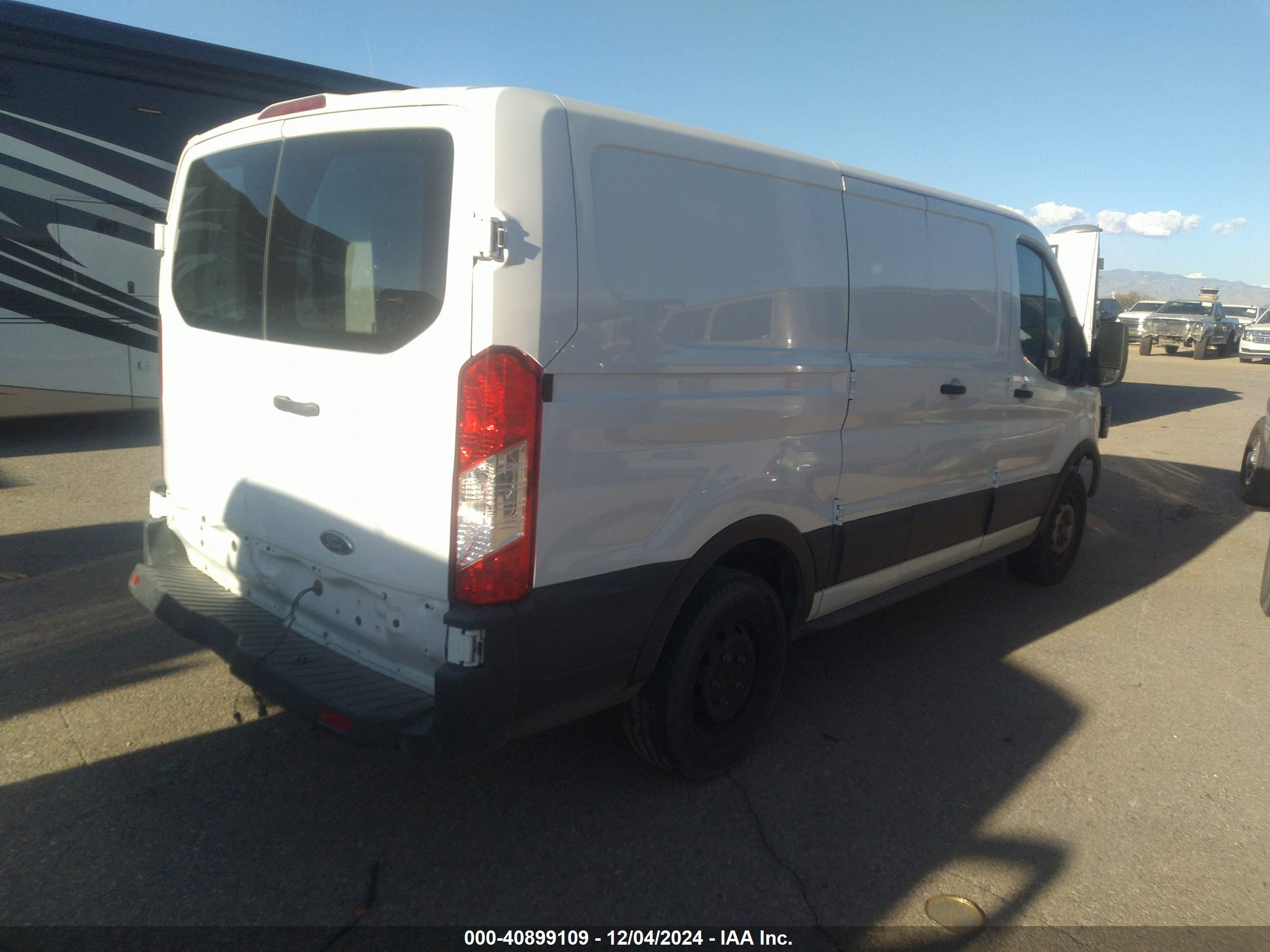 FORD TRANSIT-150 image 4
