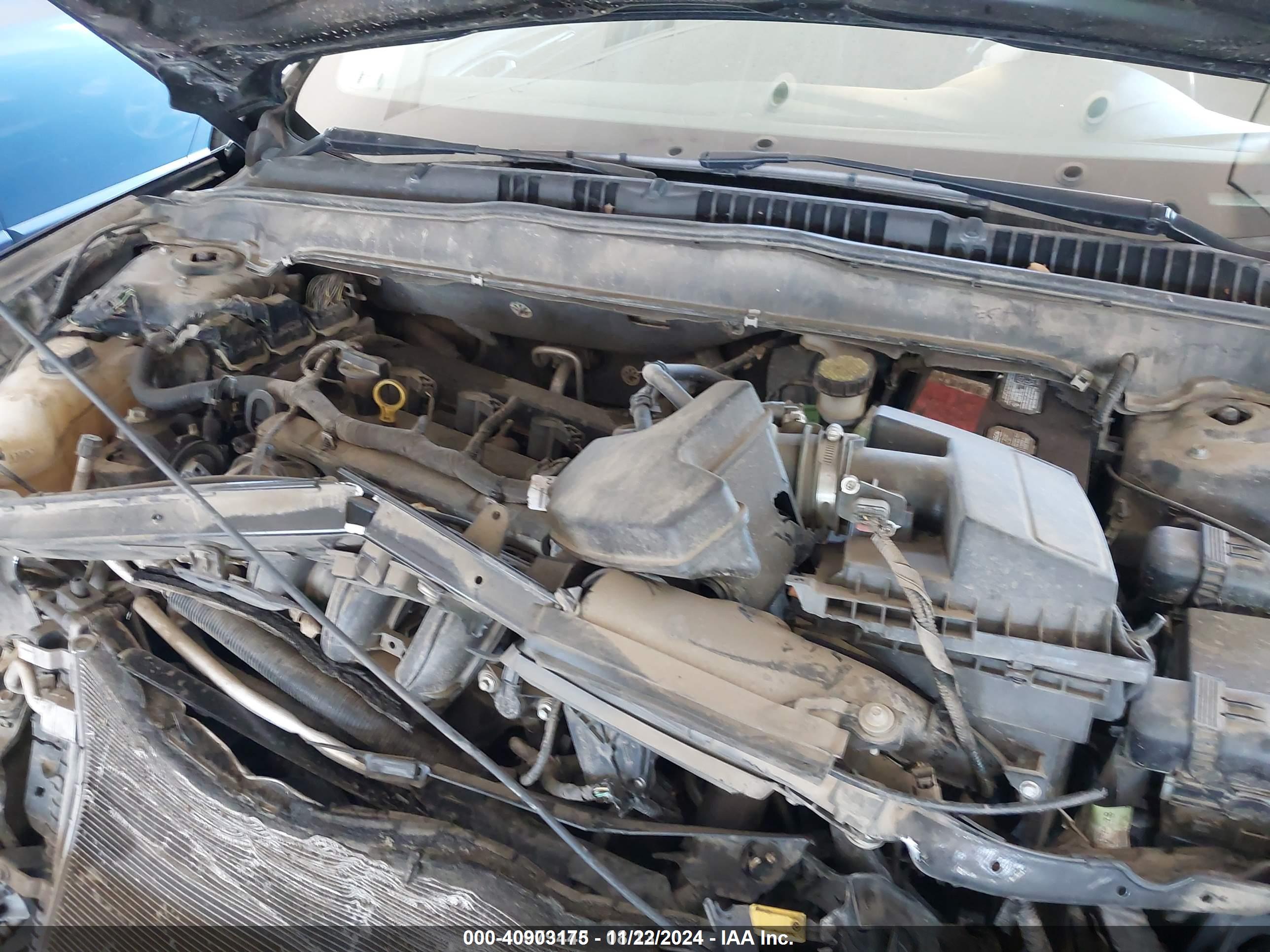 FORD FUSION image 10