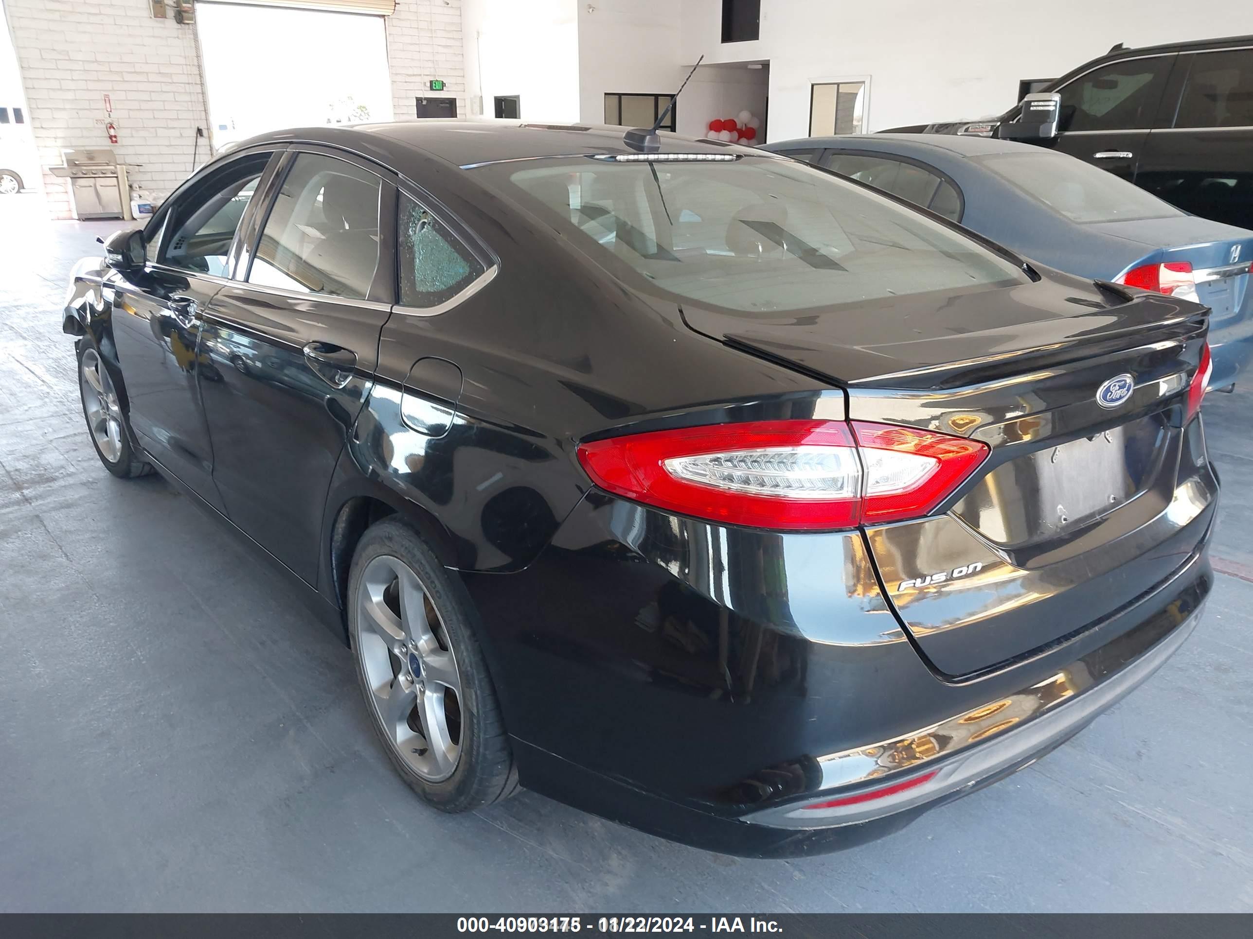 FORD FUSION image 3