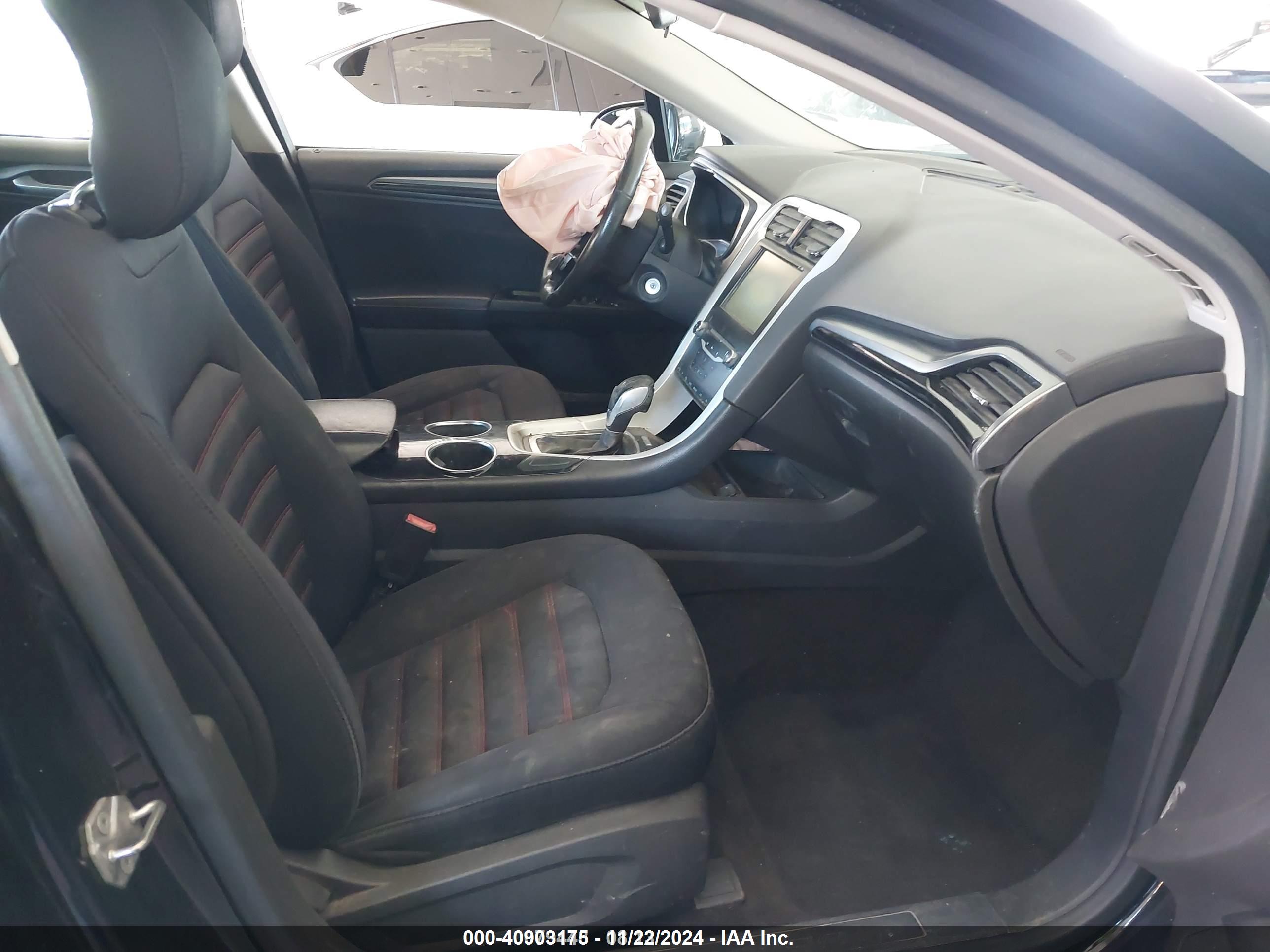 FORD FUSION image 5