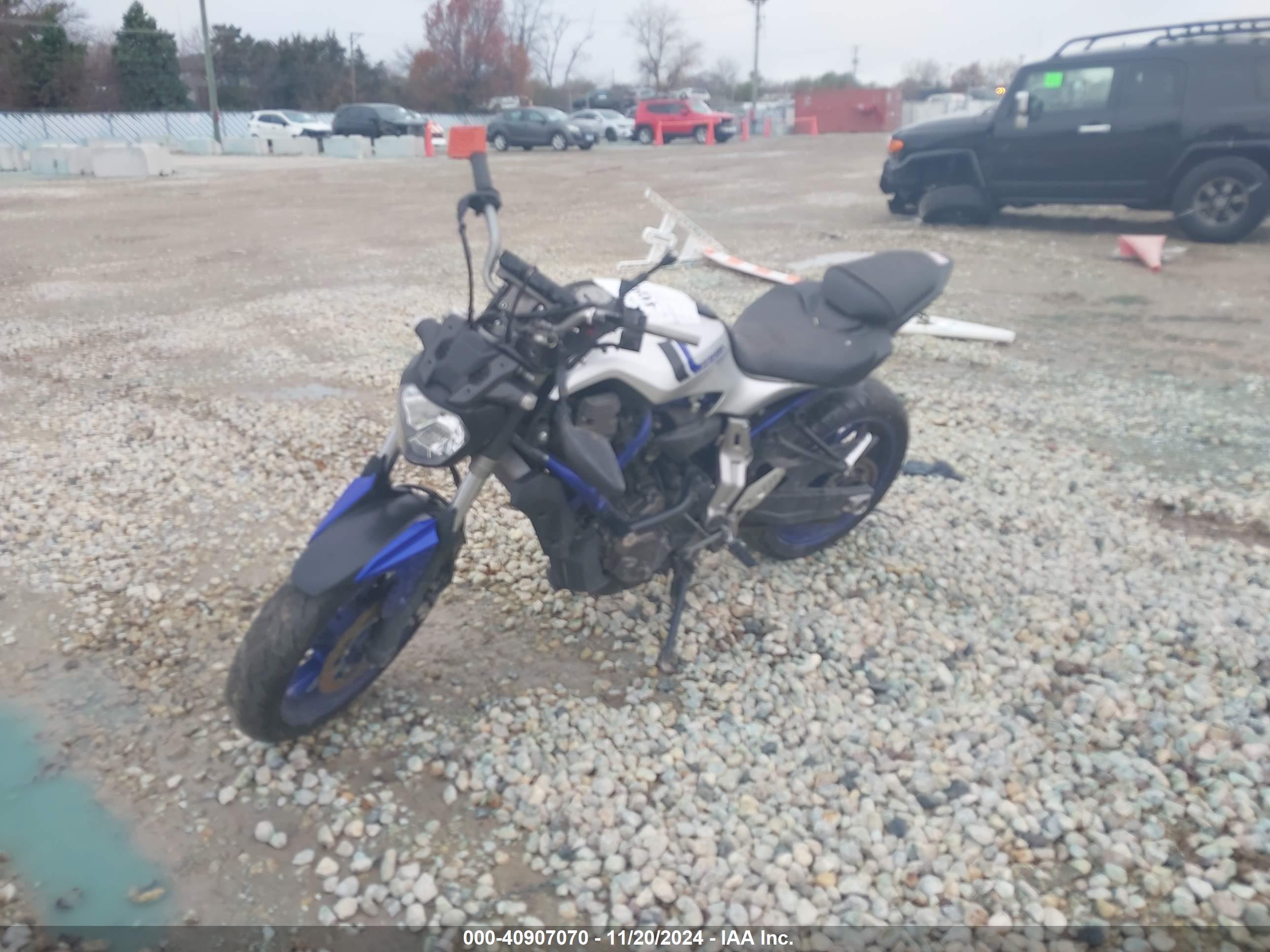 YAMAHA FZ07 image 2