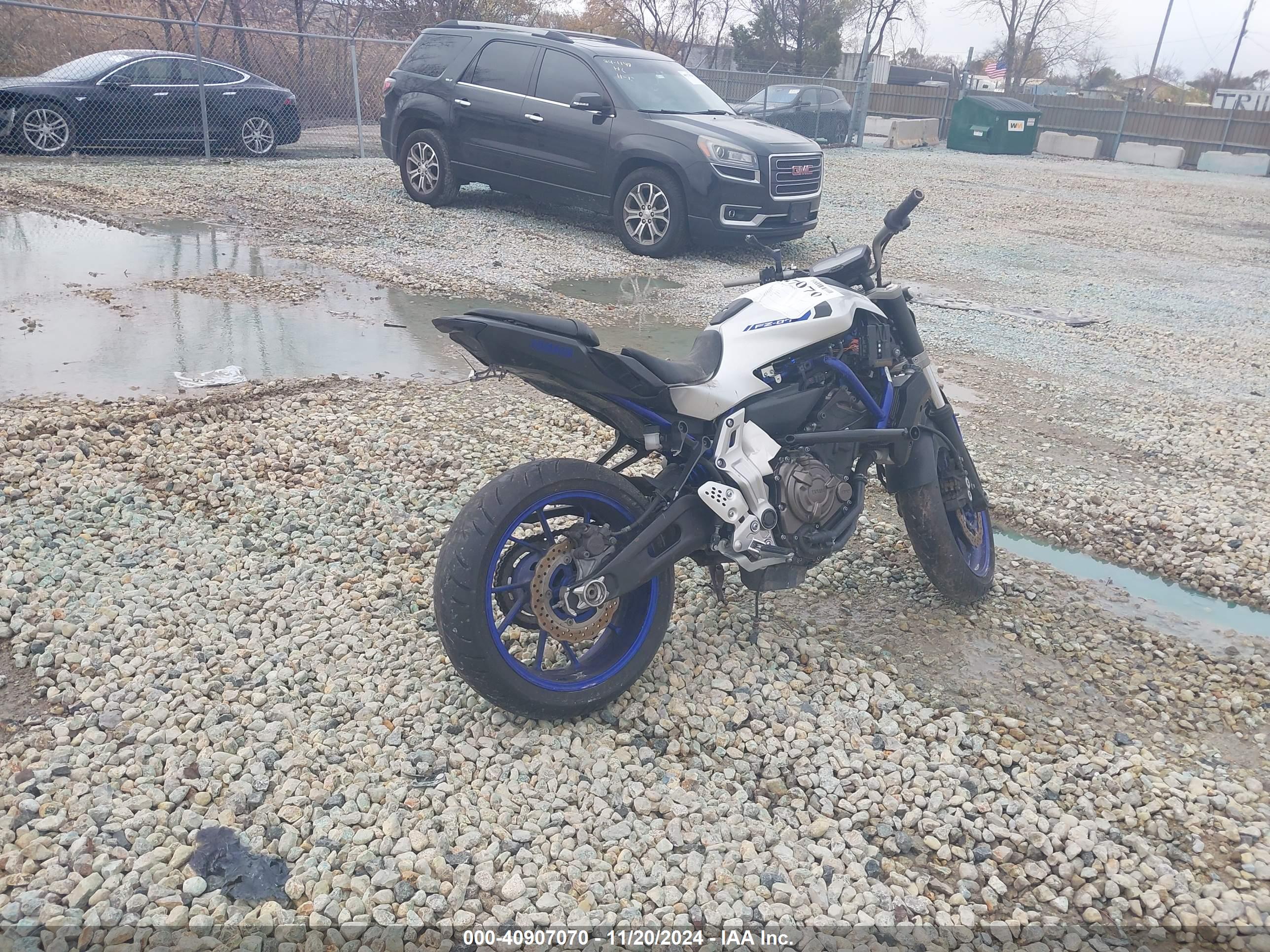 YAMAHA FZ07 image 4