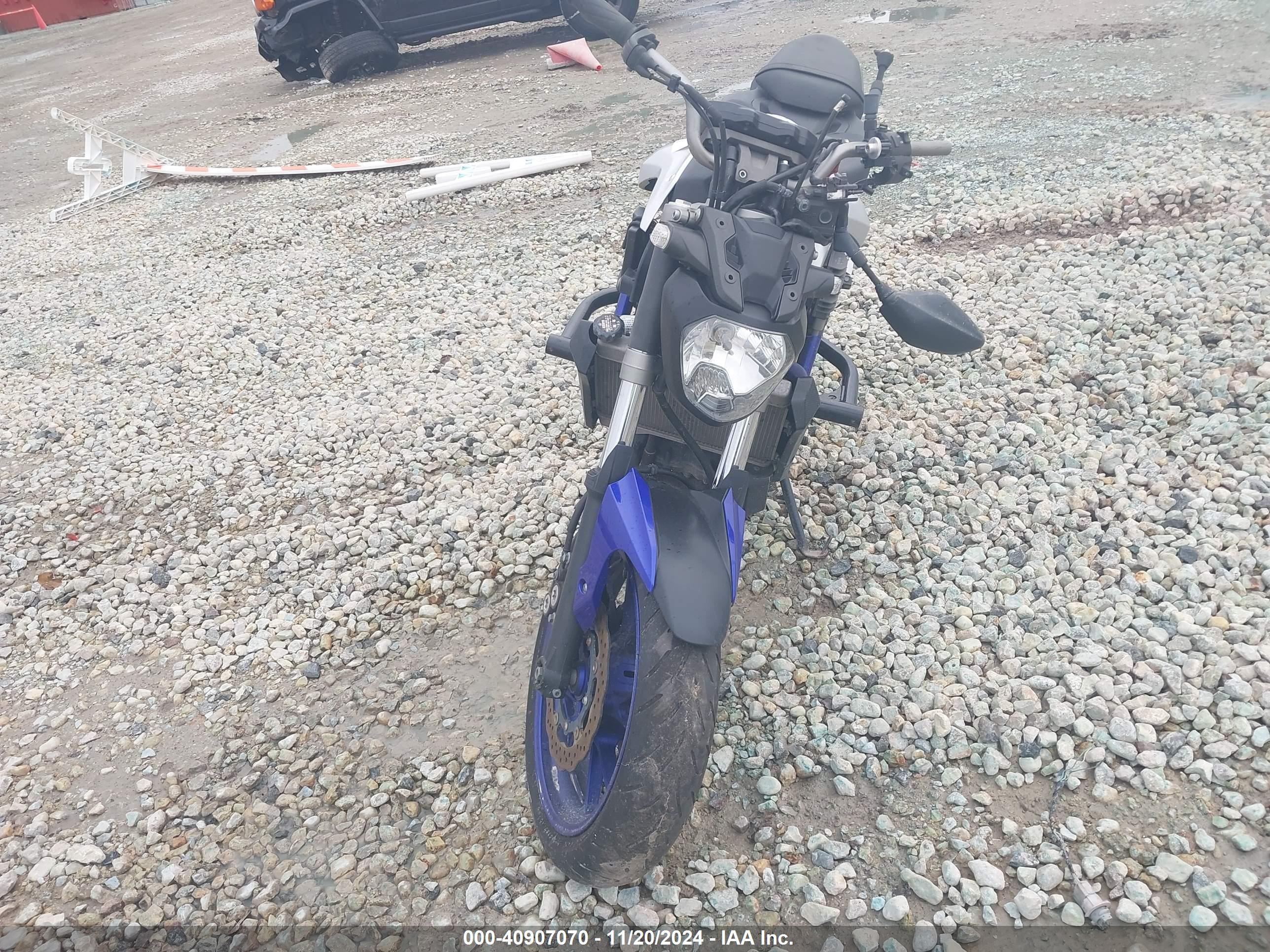 YAMAHA FZ07 image 5