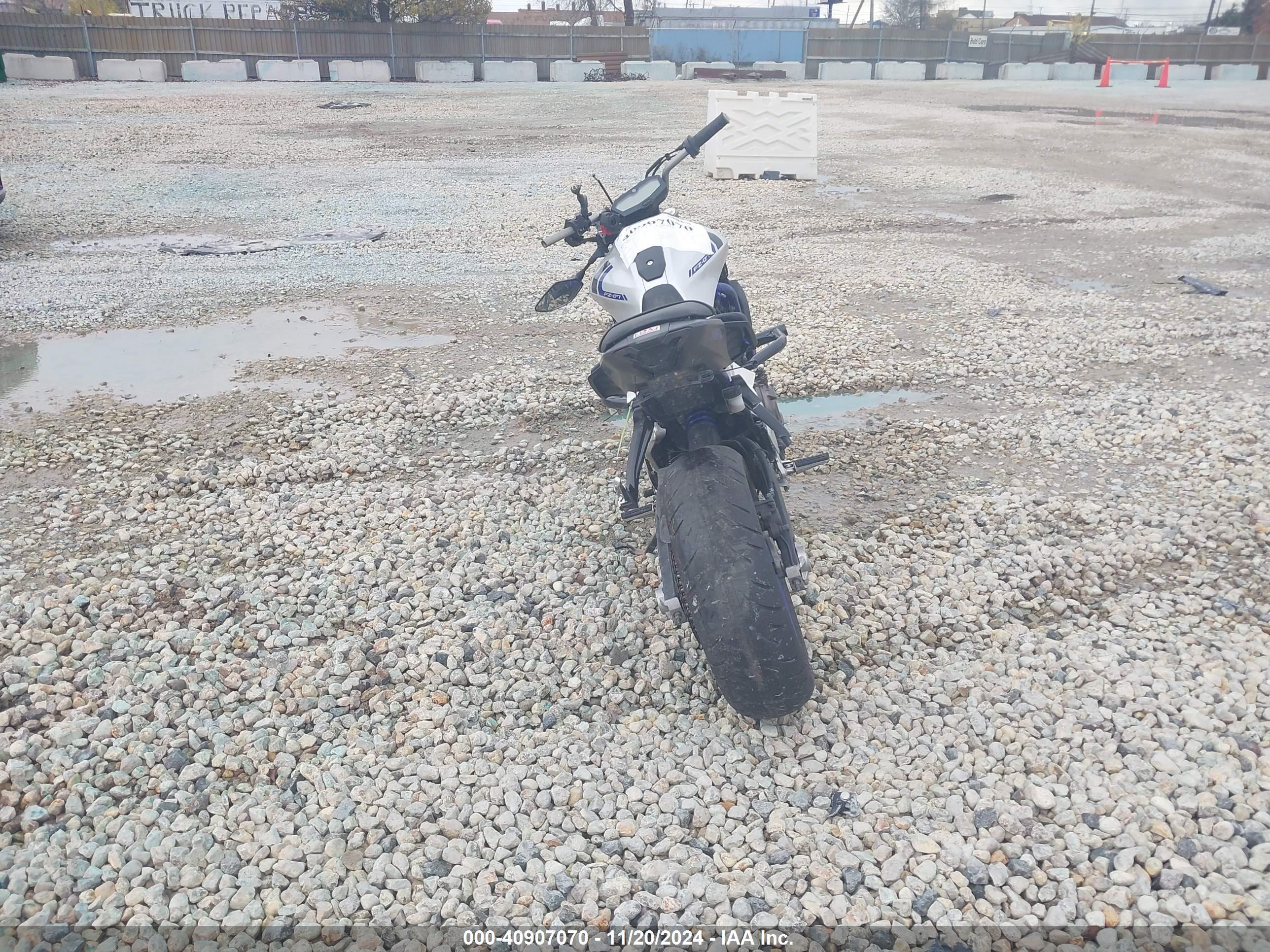 YAMAHA FZ07 image 6