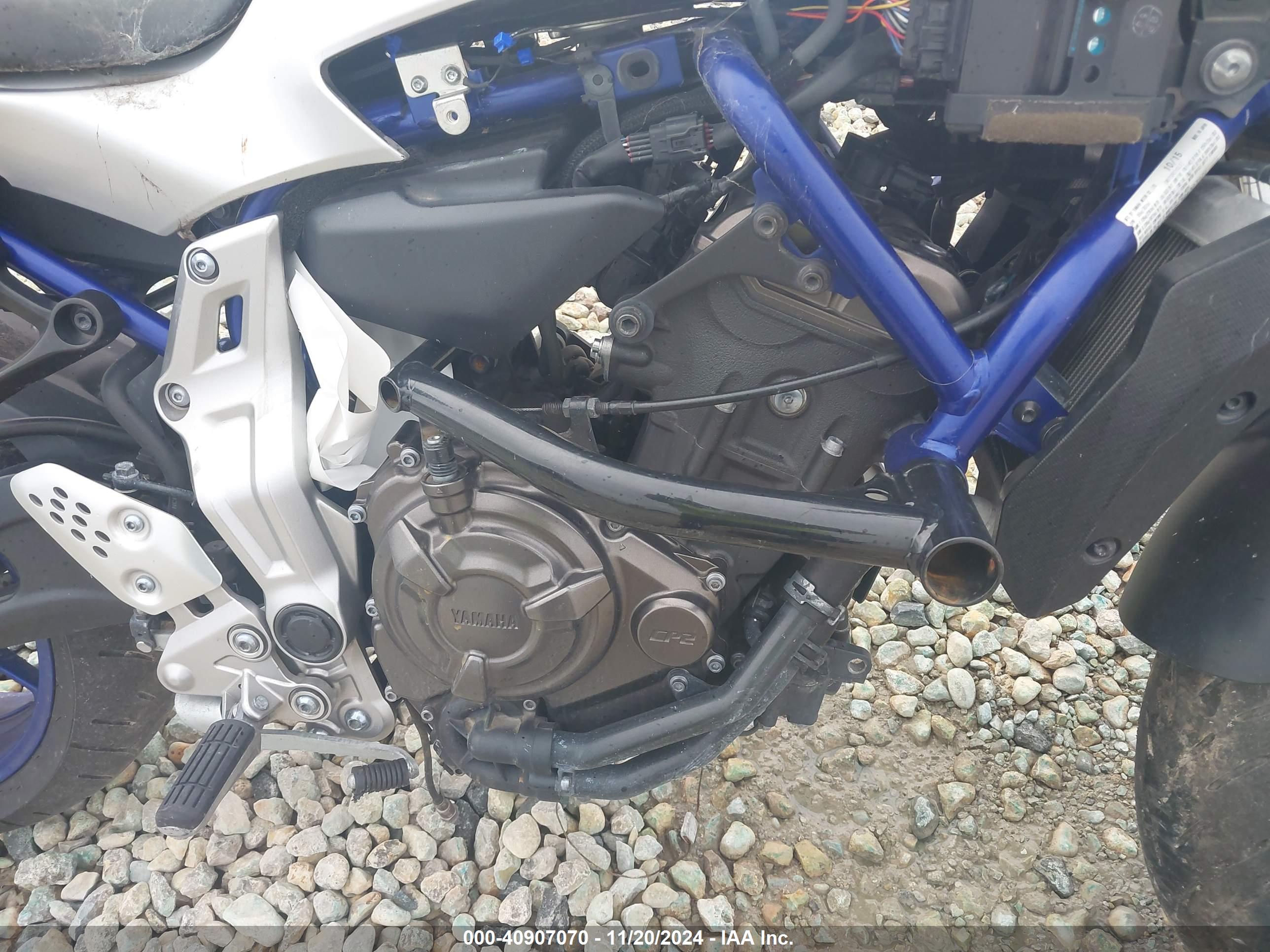 YAMAHA FZ07 image 8