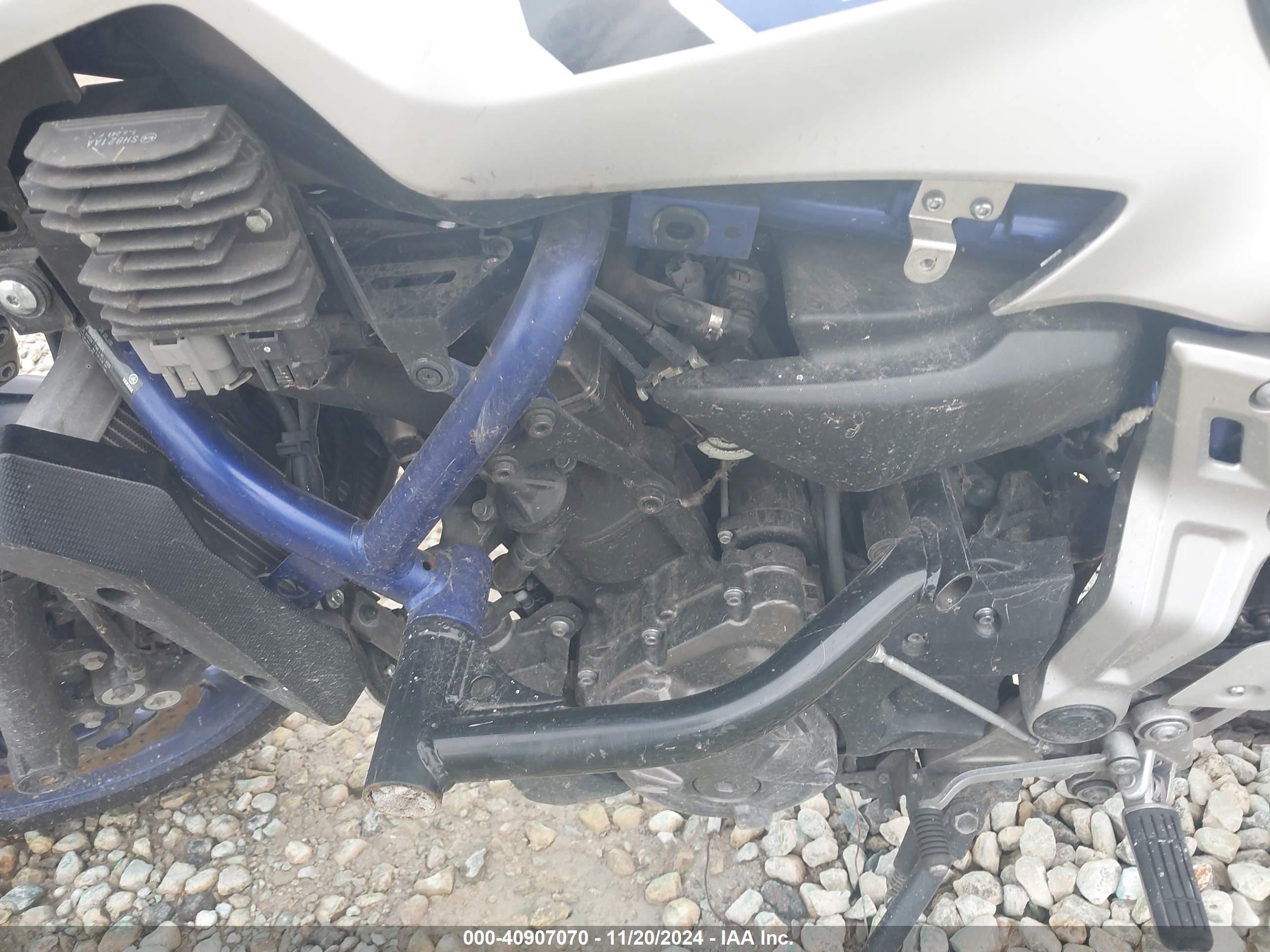 YAMAHA FZ07 image 9