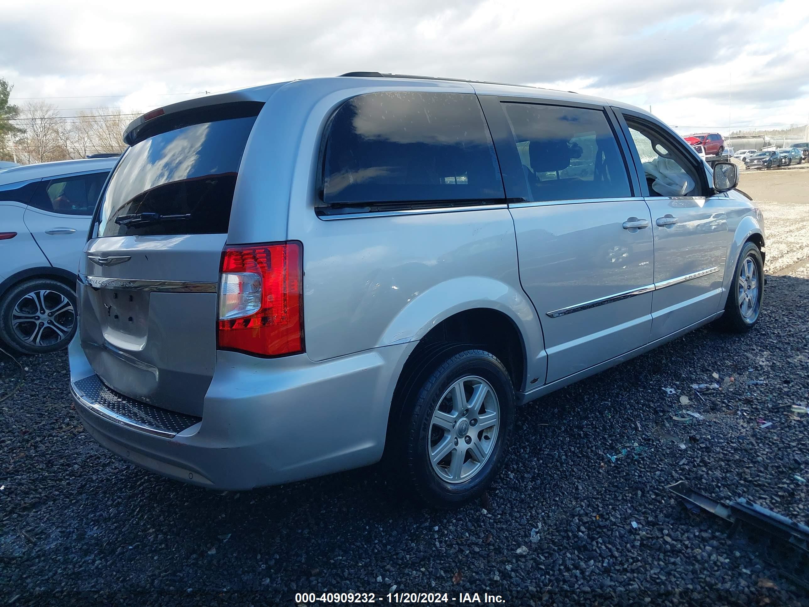 CHRYSLER TOWN image 4
