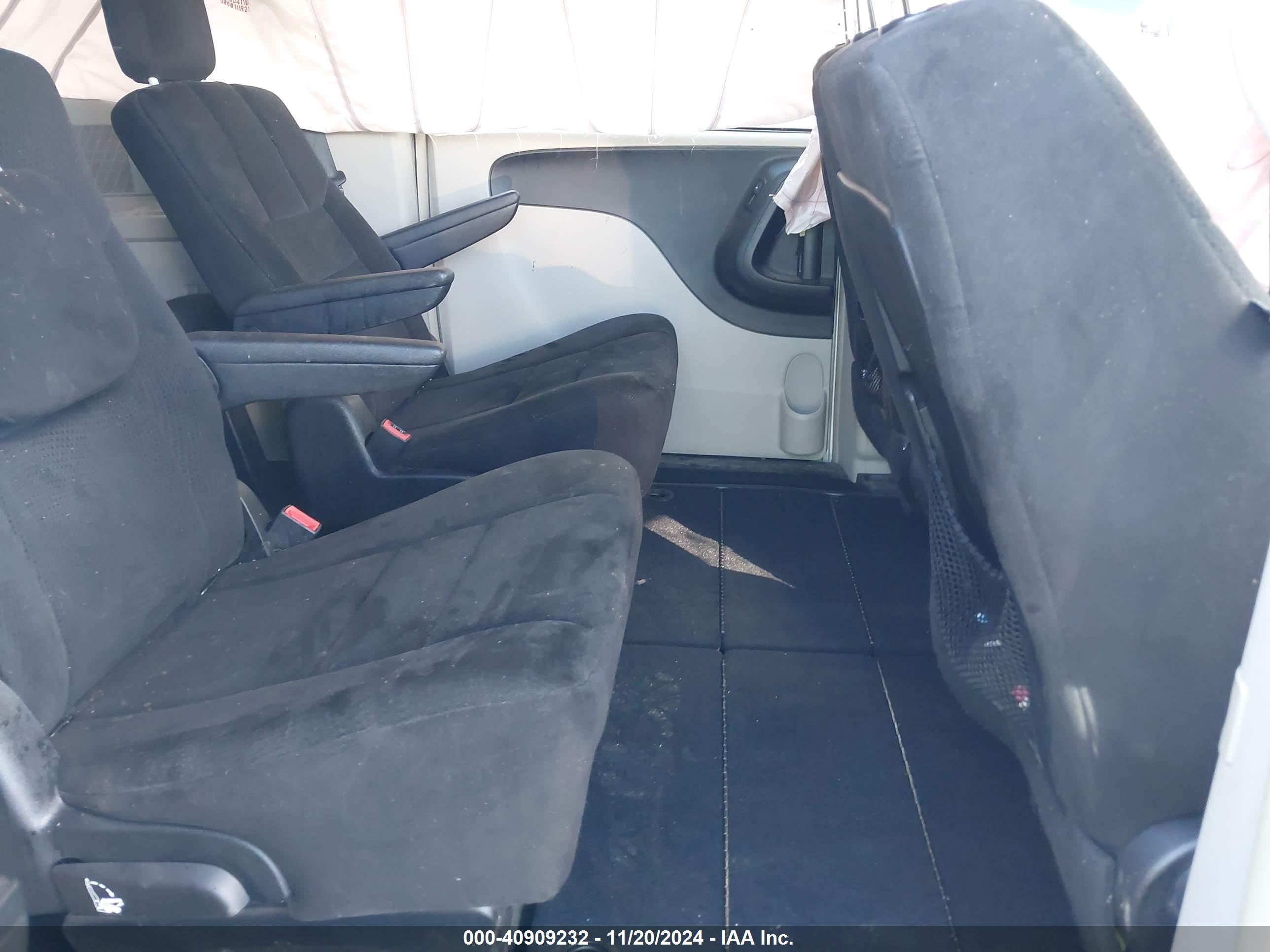 CHRYSLER TOWN image 8