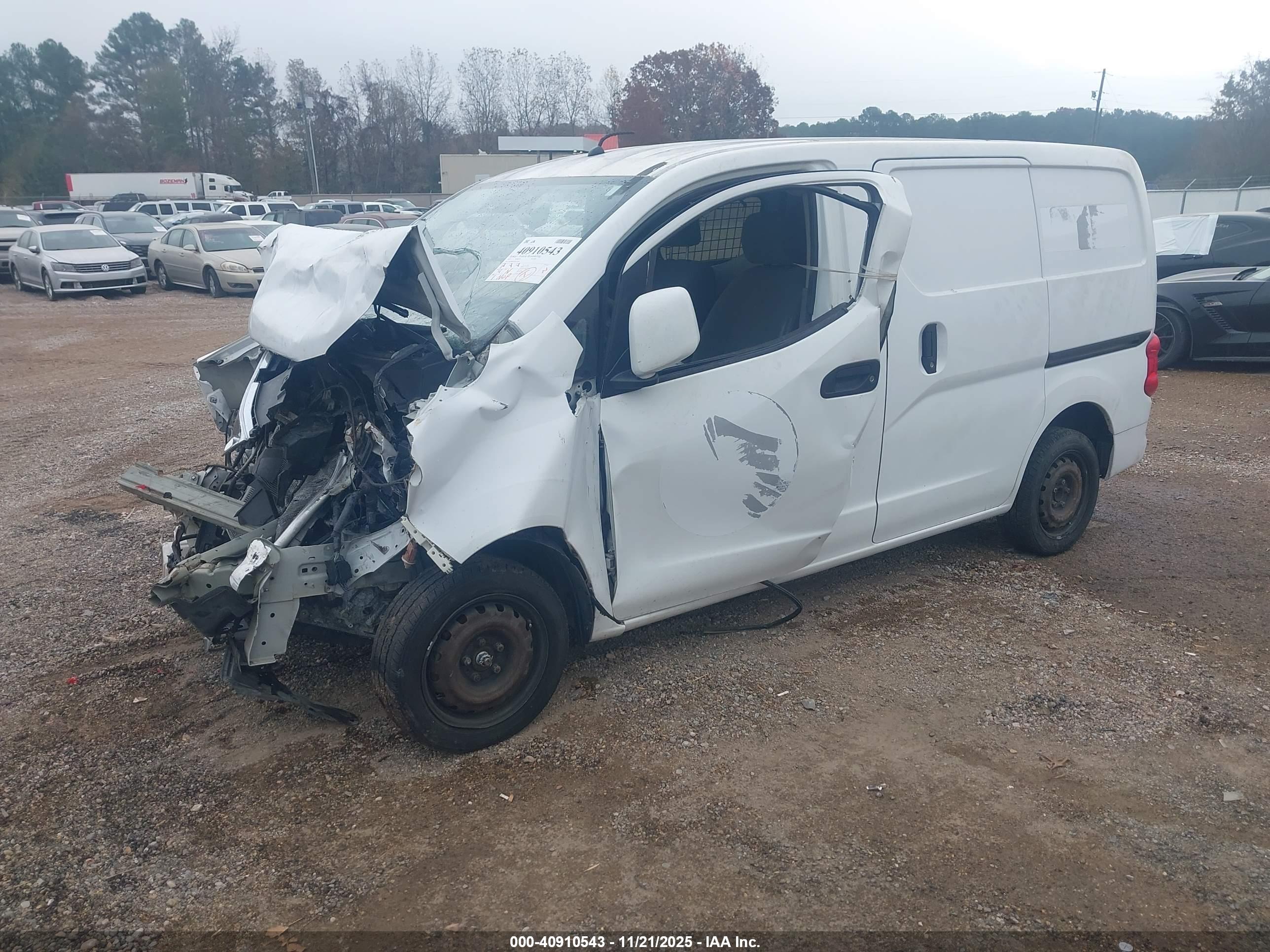 NISSAN NV200 image 2