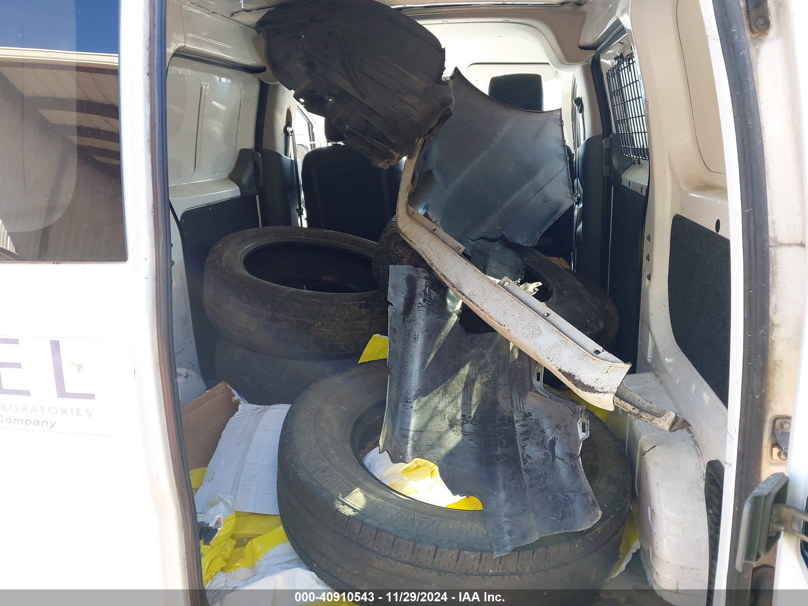 NISSAN NV200 image 8