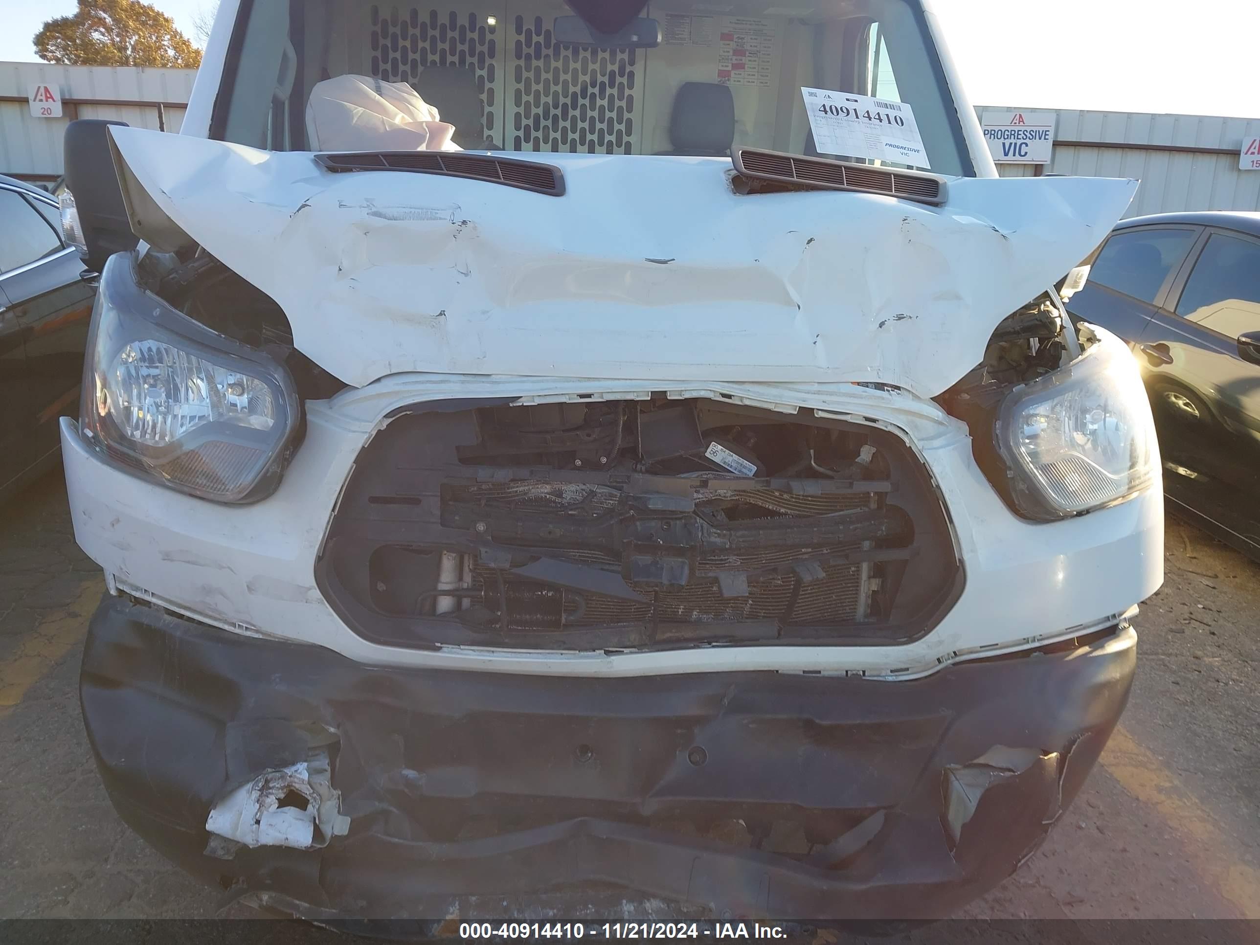 FORD TRANSIT-150 image 6