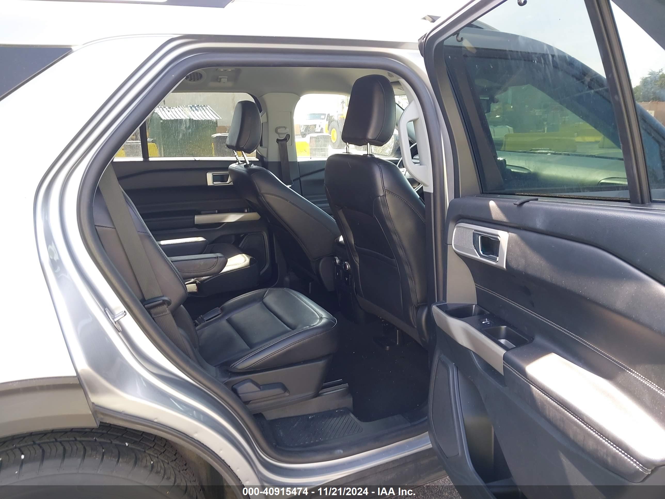 FORD EXPLORER image 8