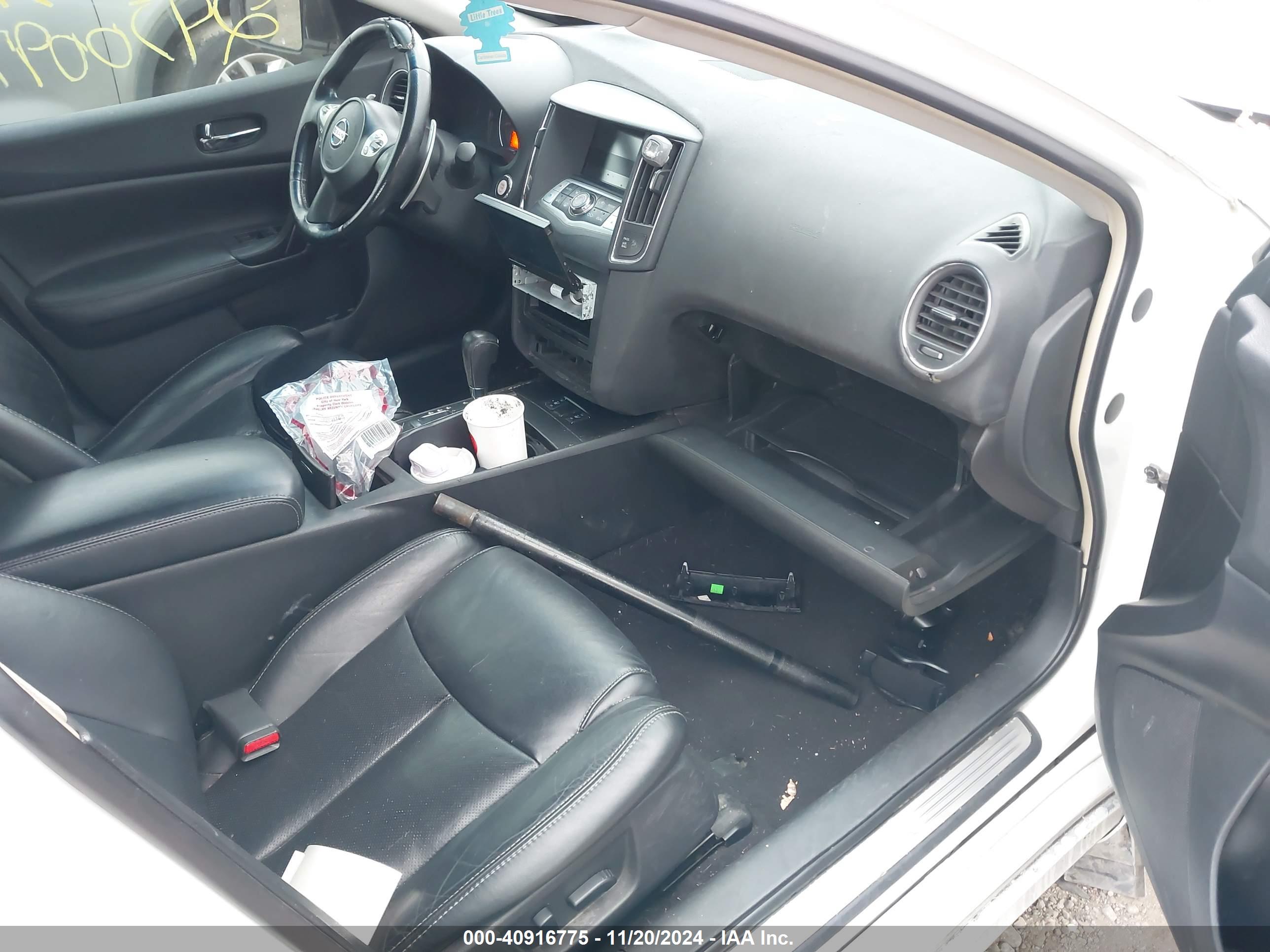 NISSAN MAXIMA image 5