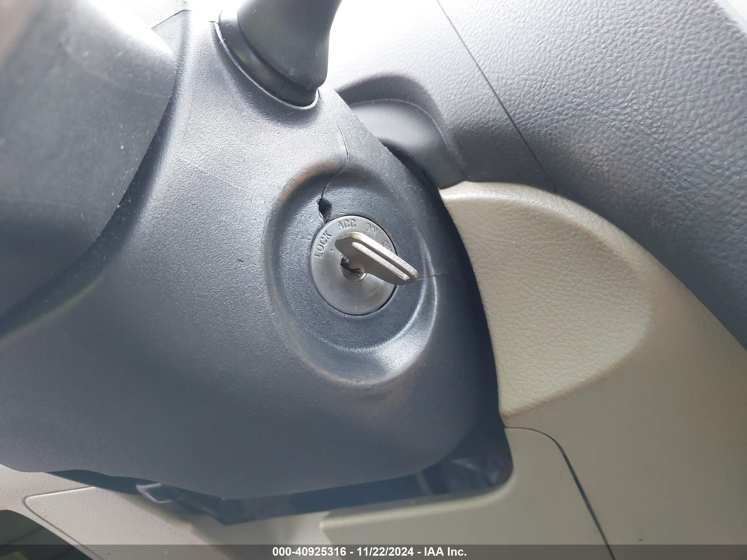 TOYOTA YARIS image 11