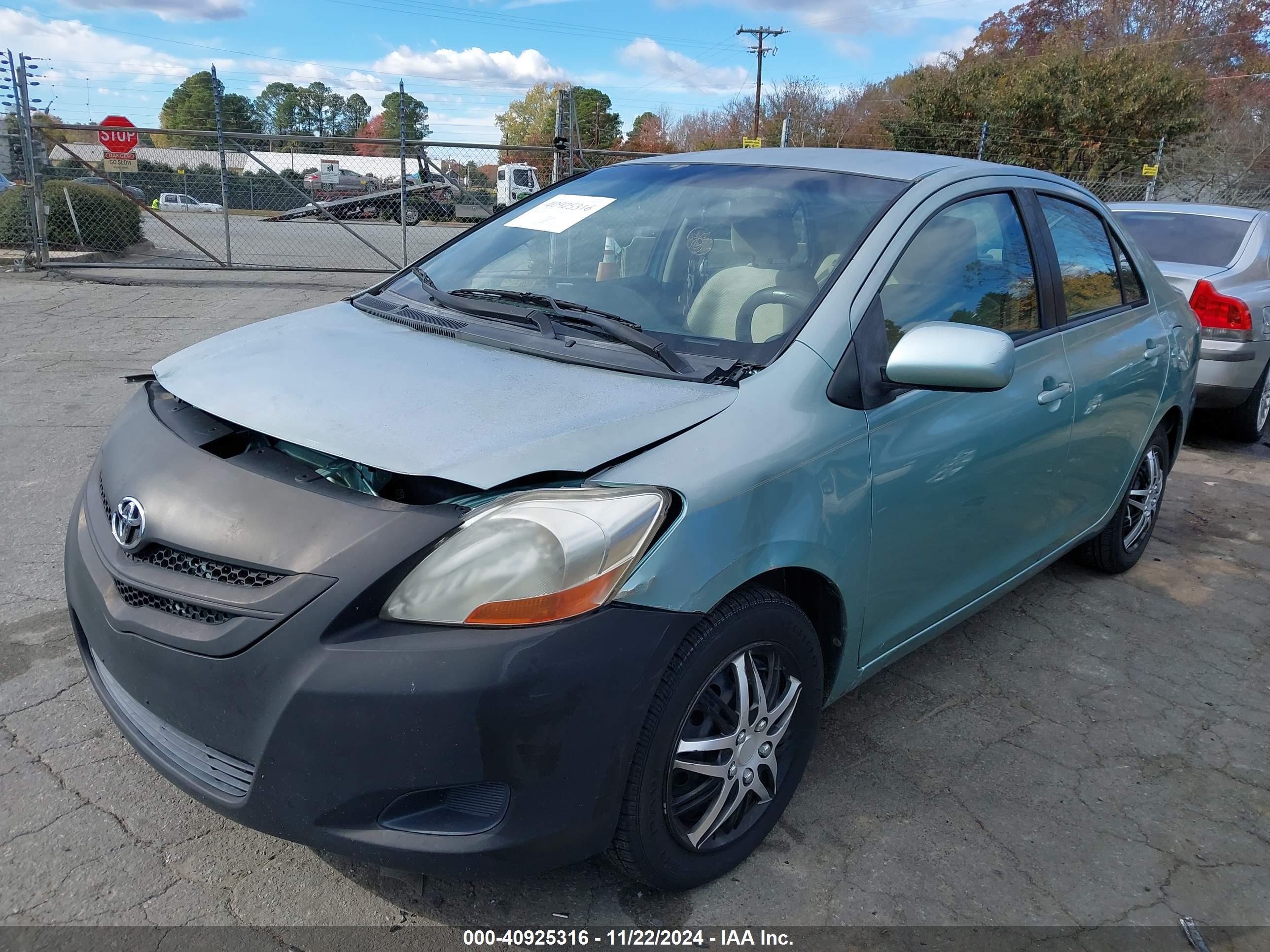 TOYOTA YARIS image 2