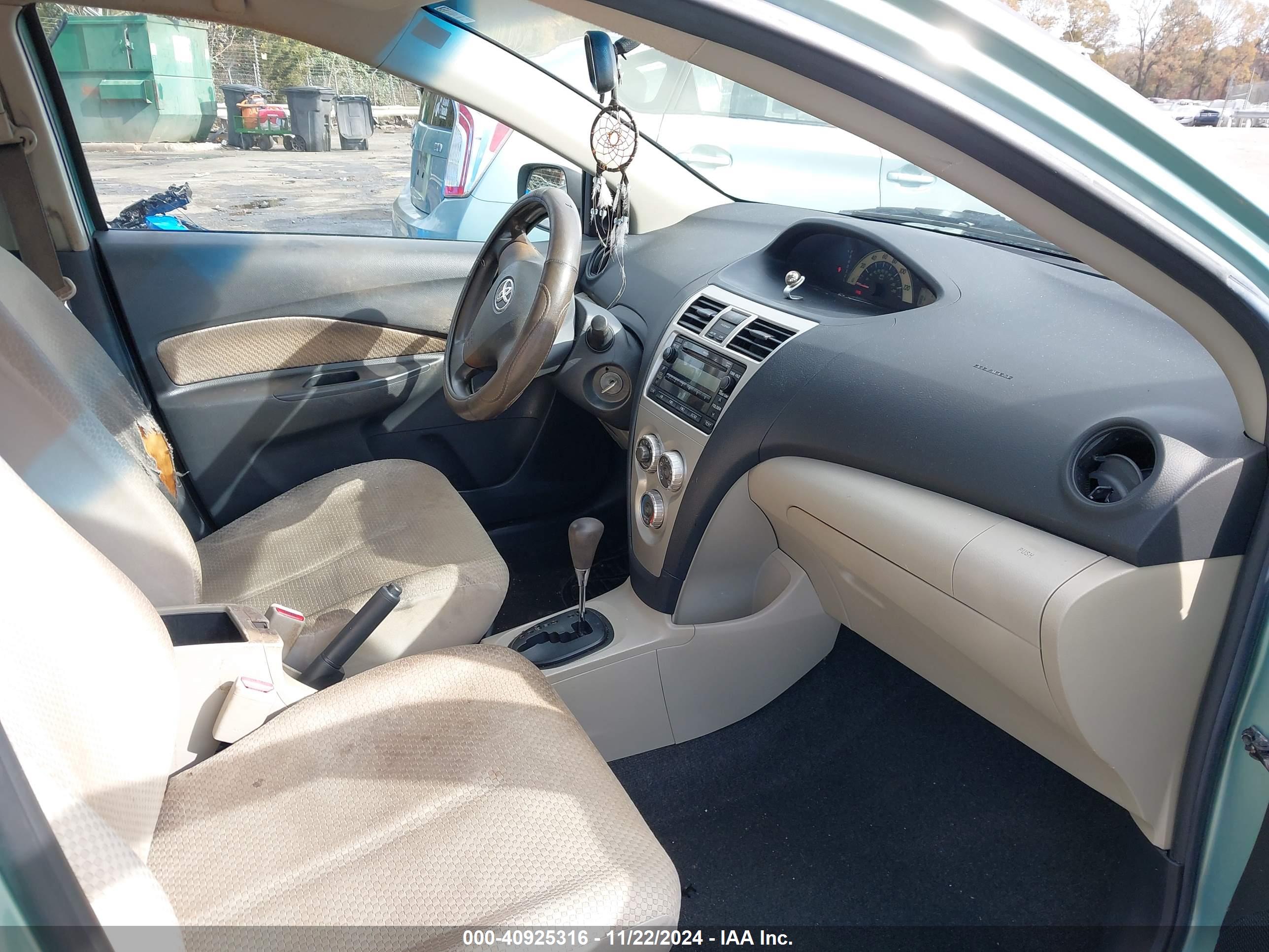TOYOTA YARIS image 5