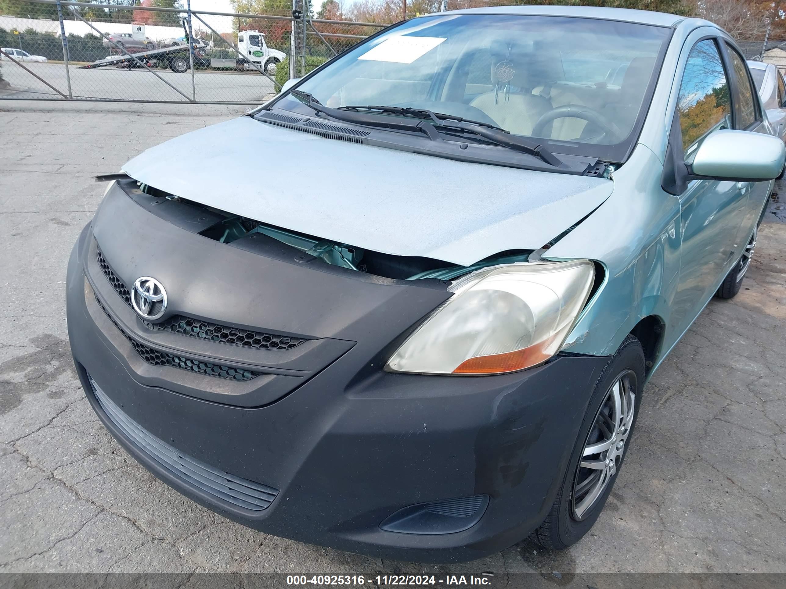 TOYOTA YARIS image 6