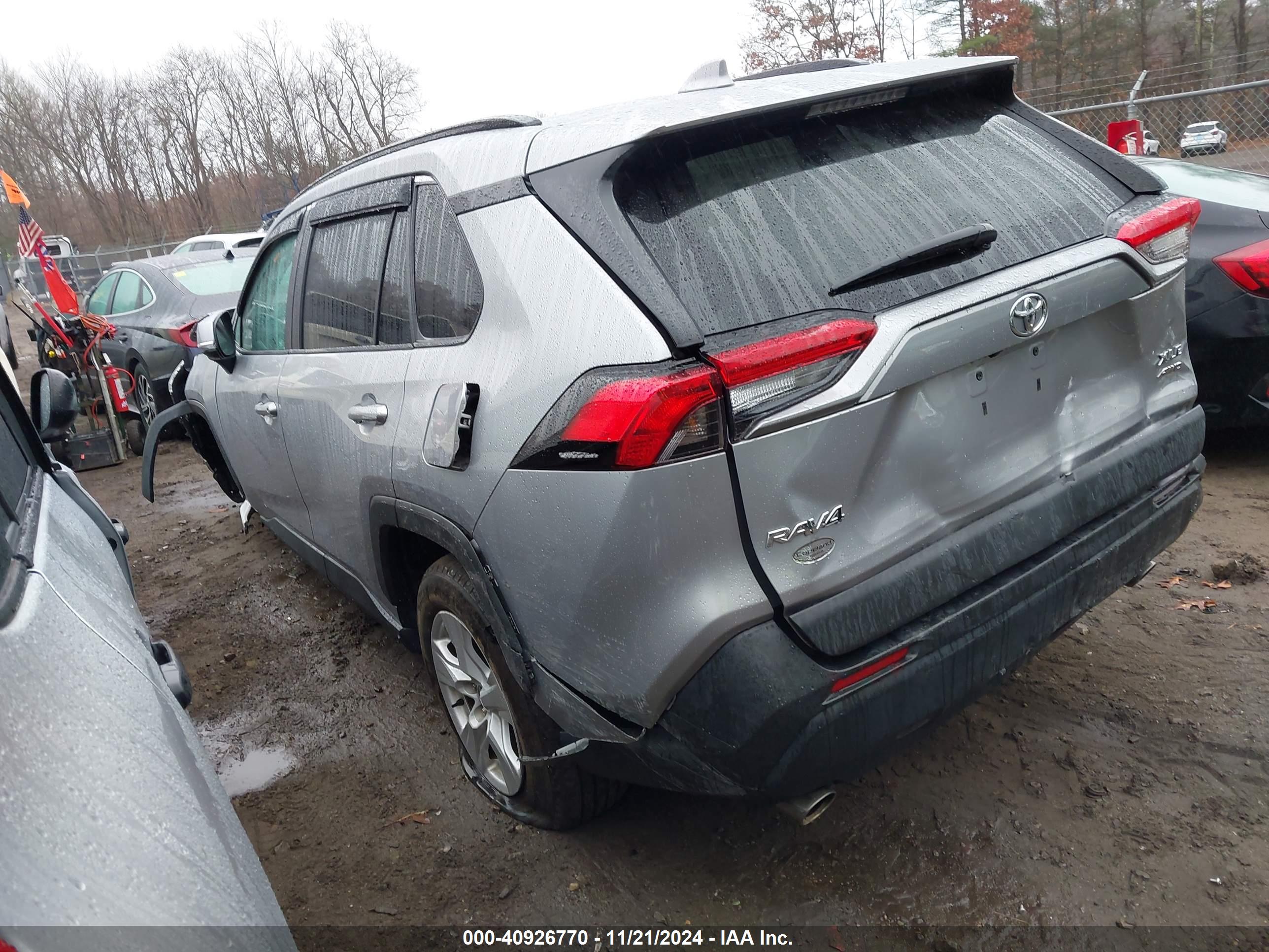 TOYOTA RAV4 image 3