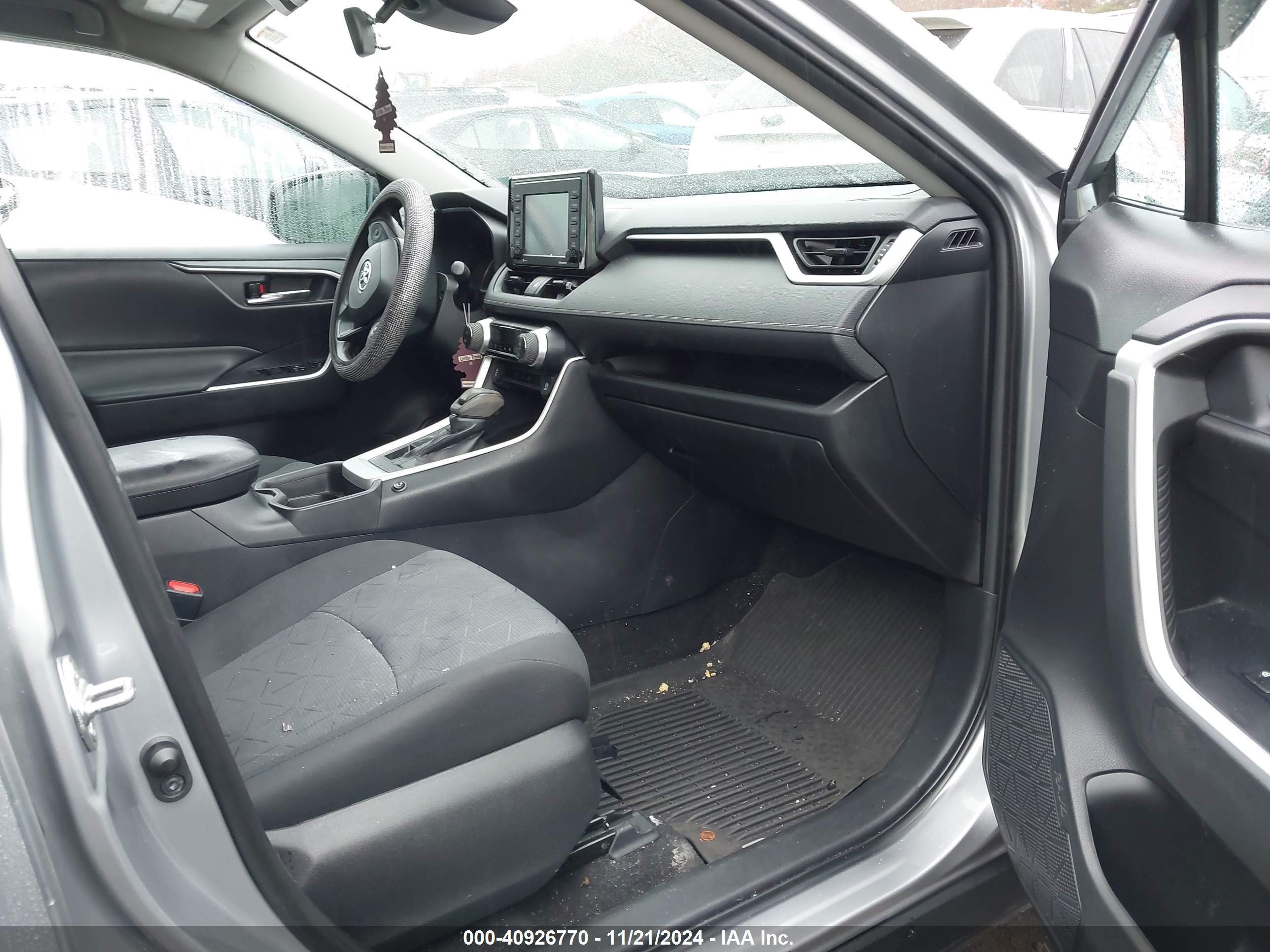 TOYOTA RAV4 image 5