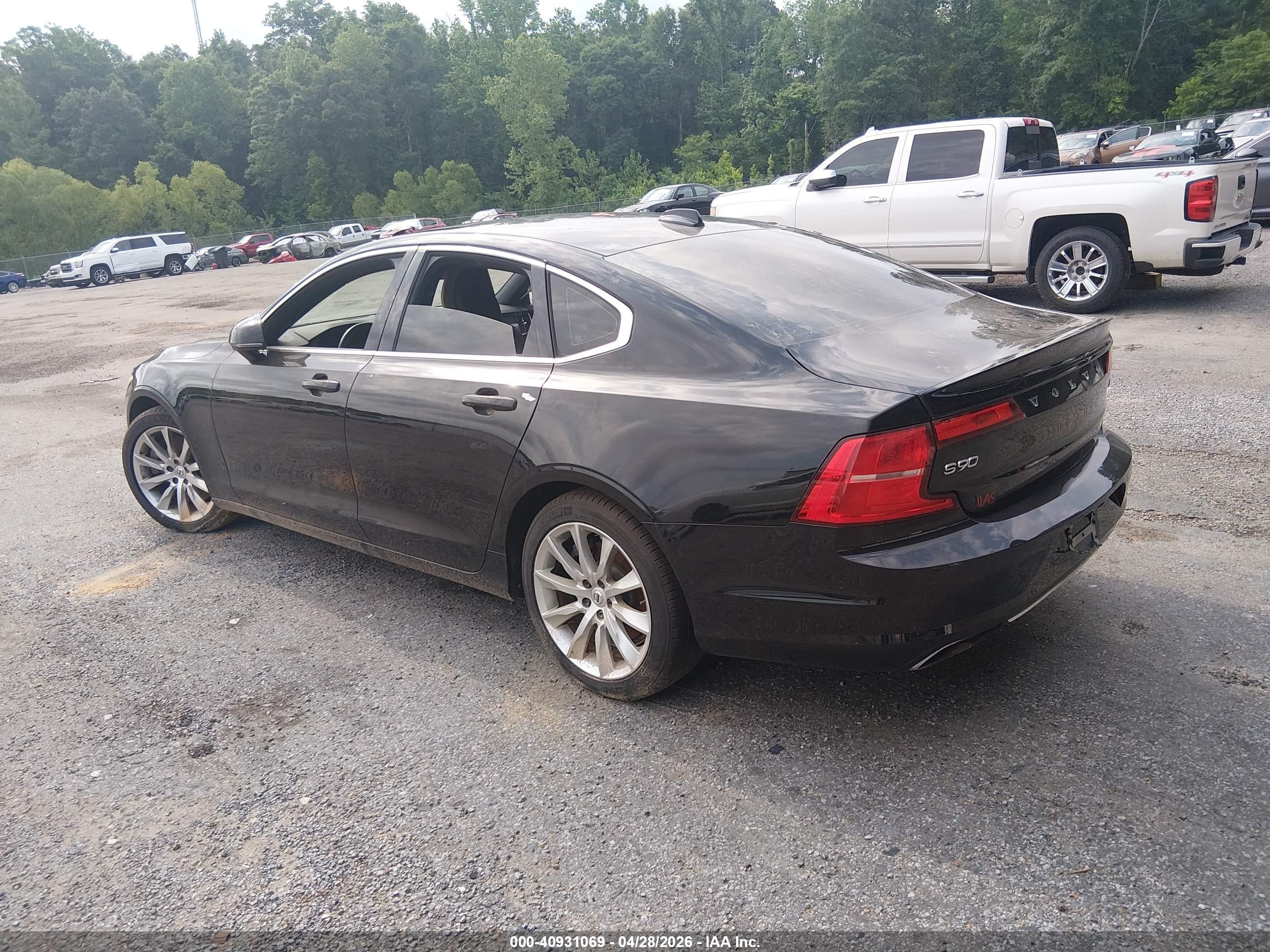 VOLVO S90 image 3