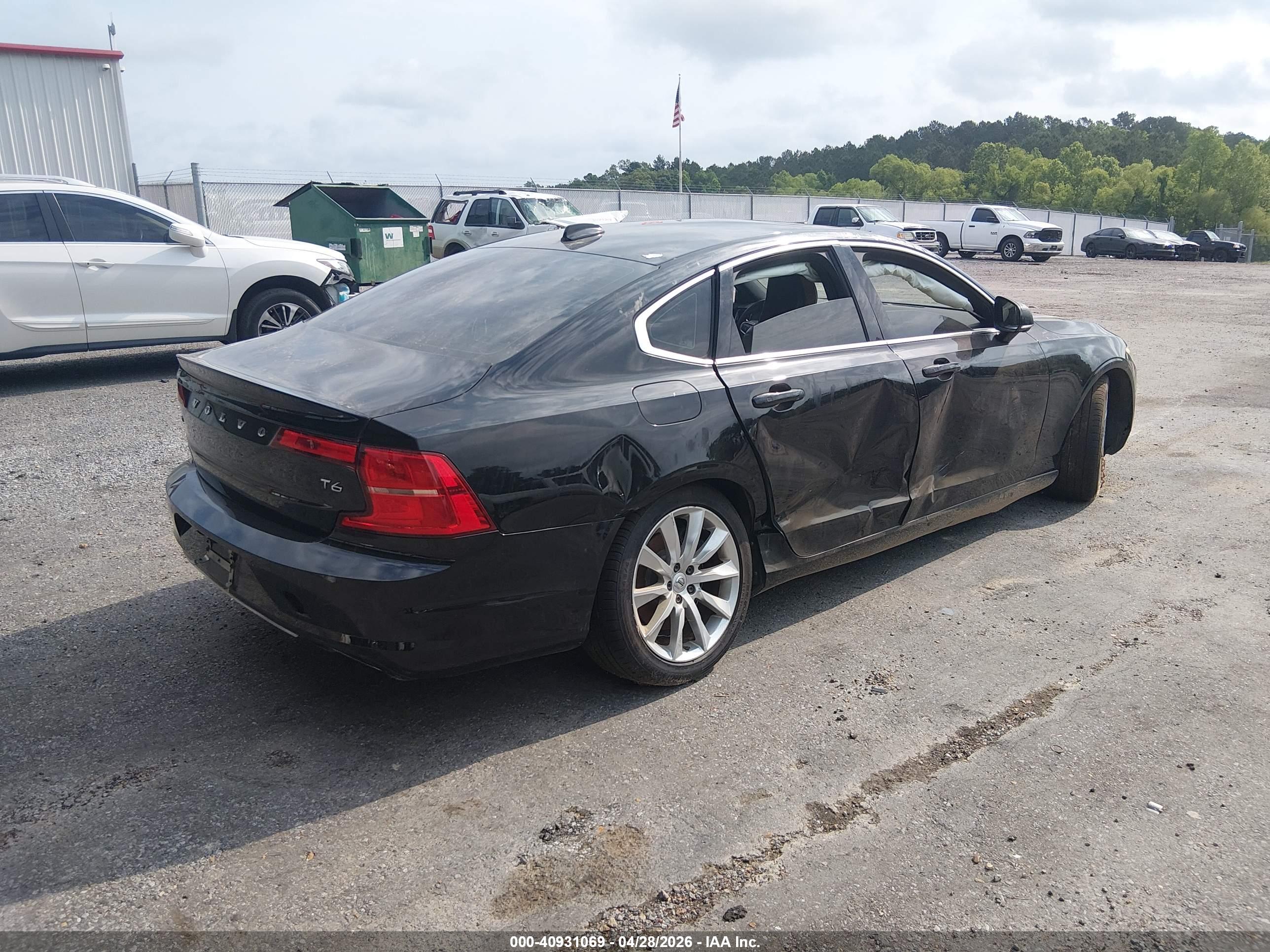 VOLVO S90 image 4