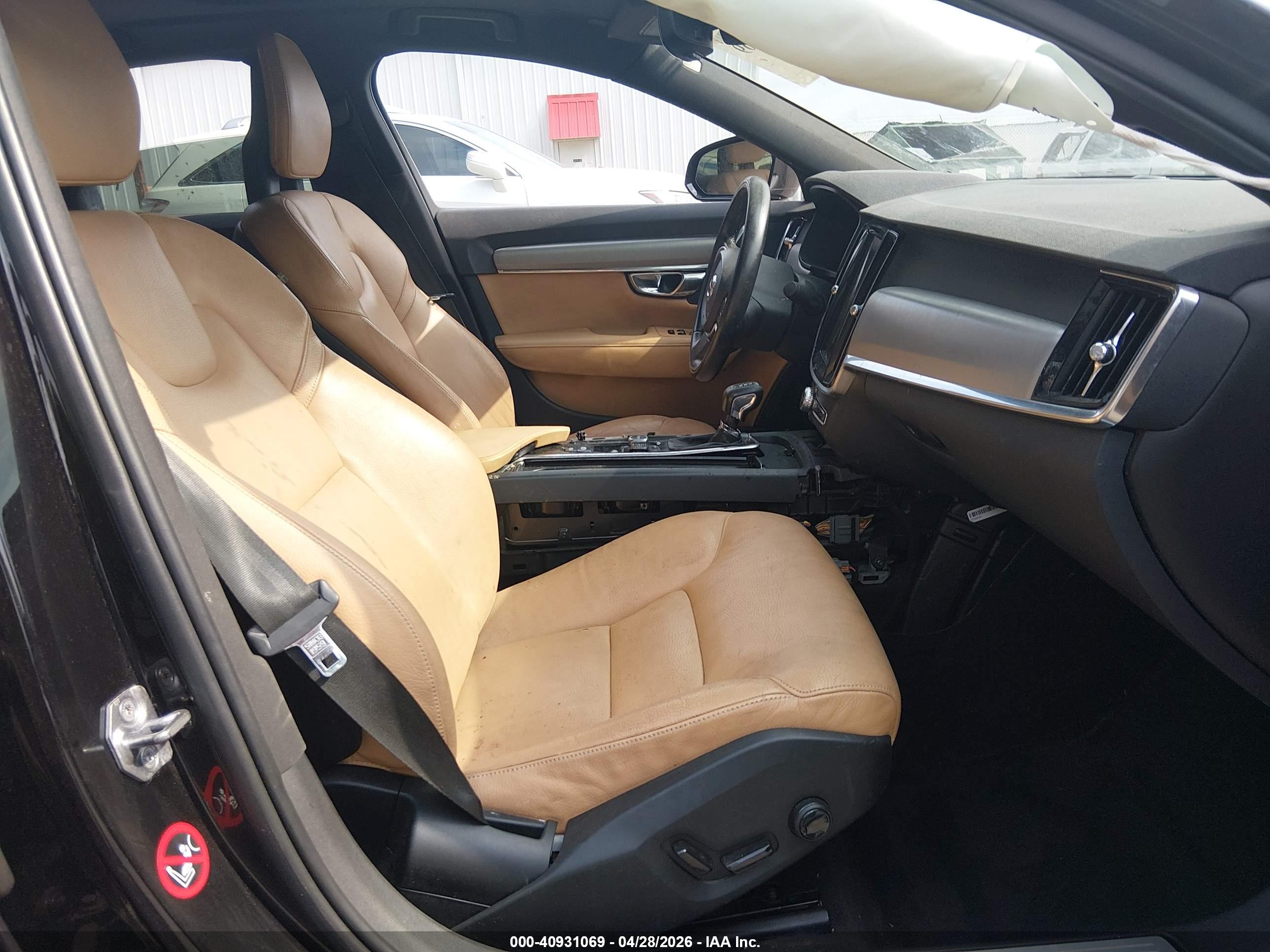 VOLVO S90 image 5