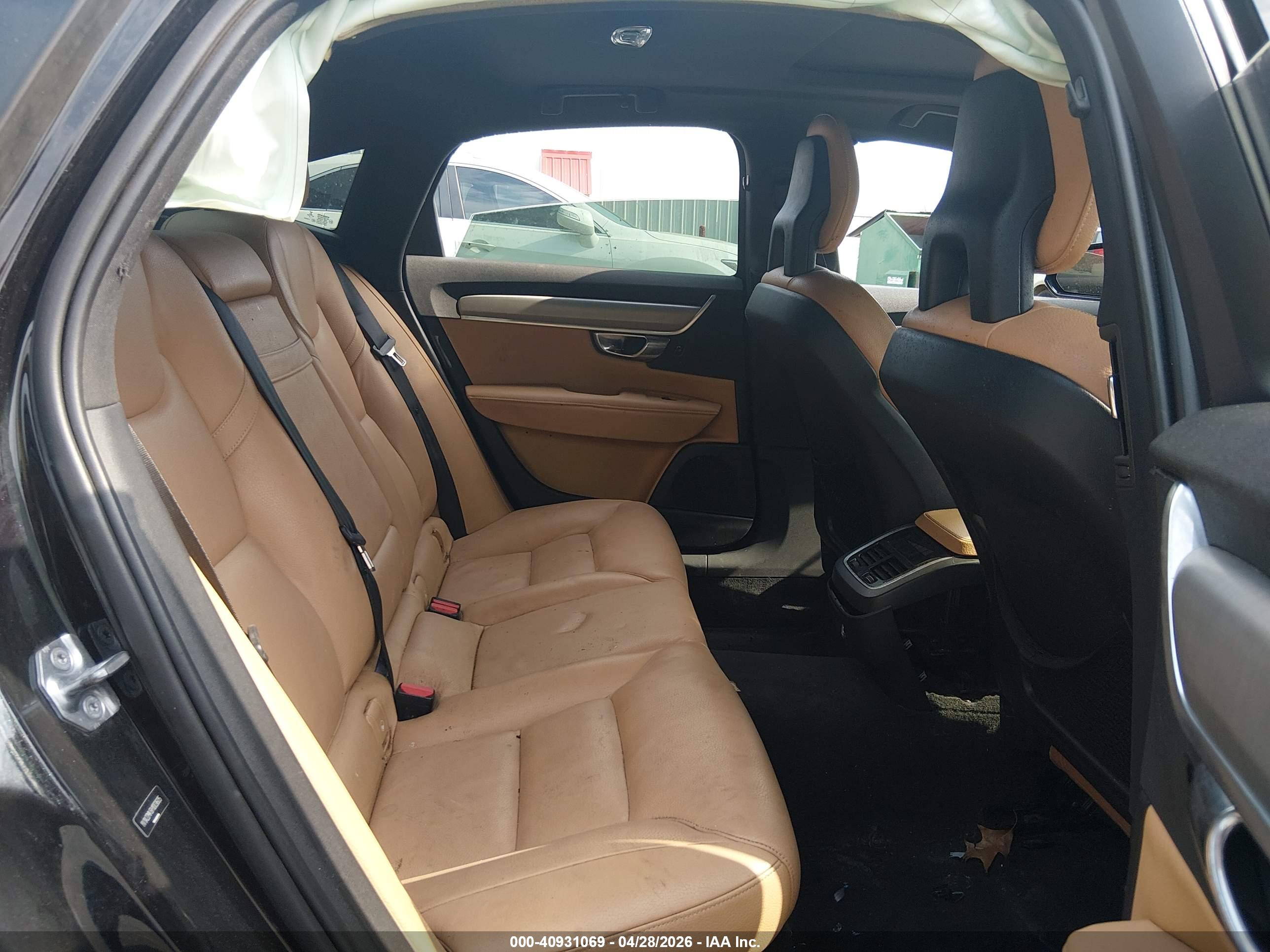 VOLVO S90 image 8