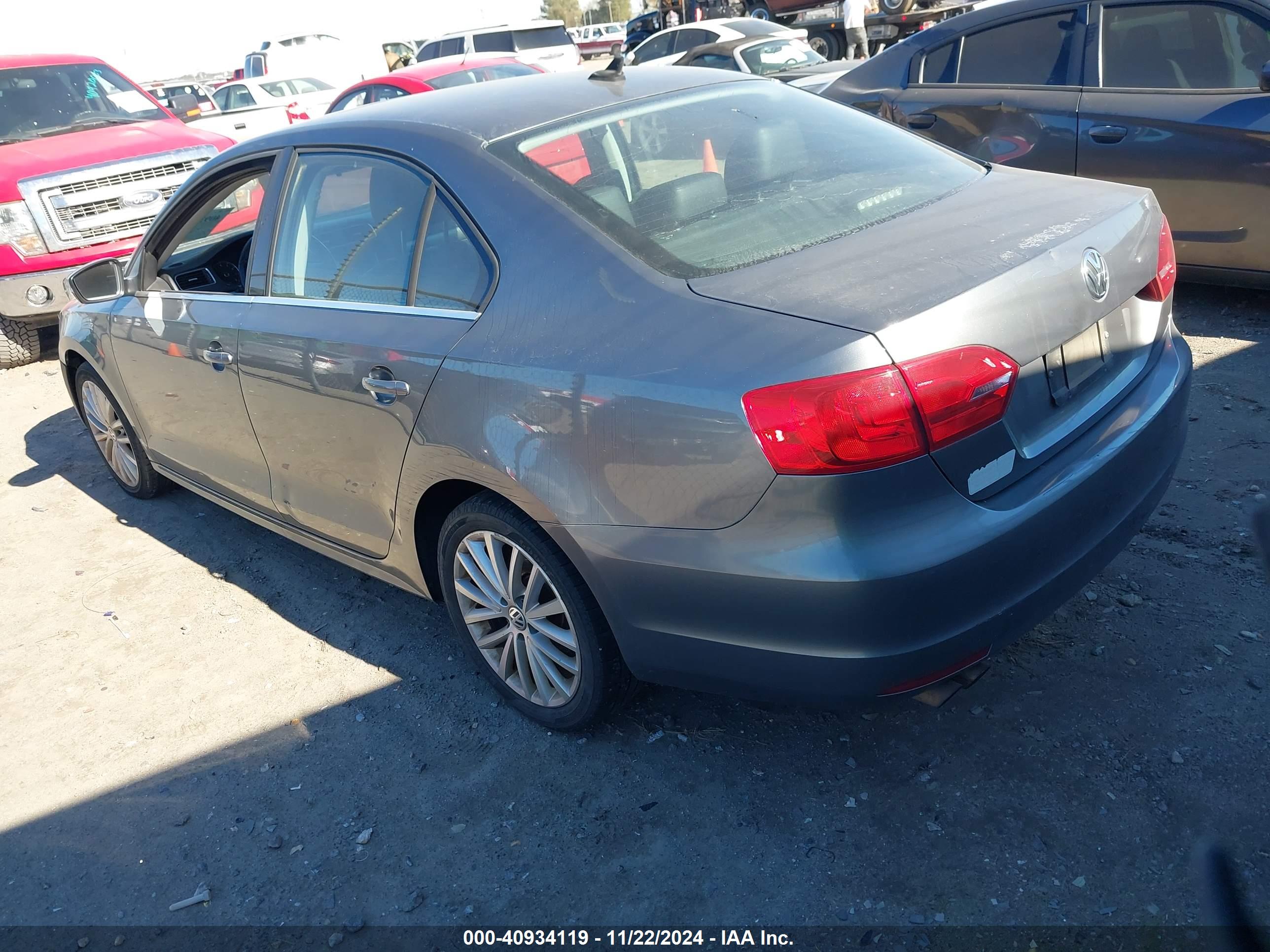 VOLKSWAGEN JETTA image 3