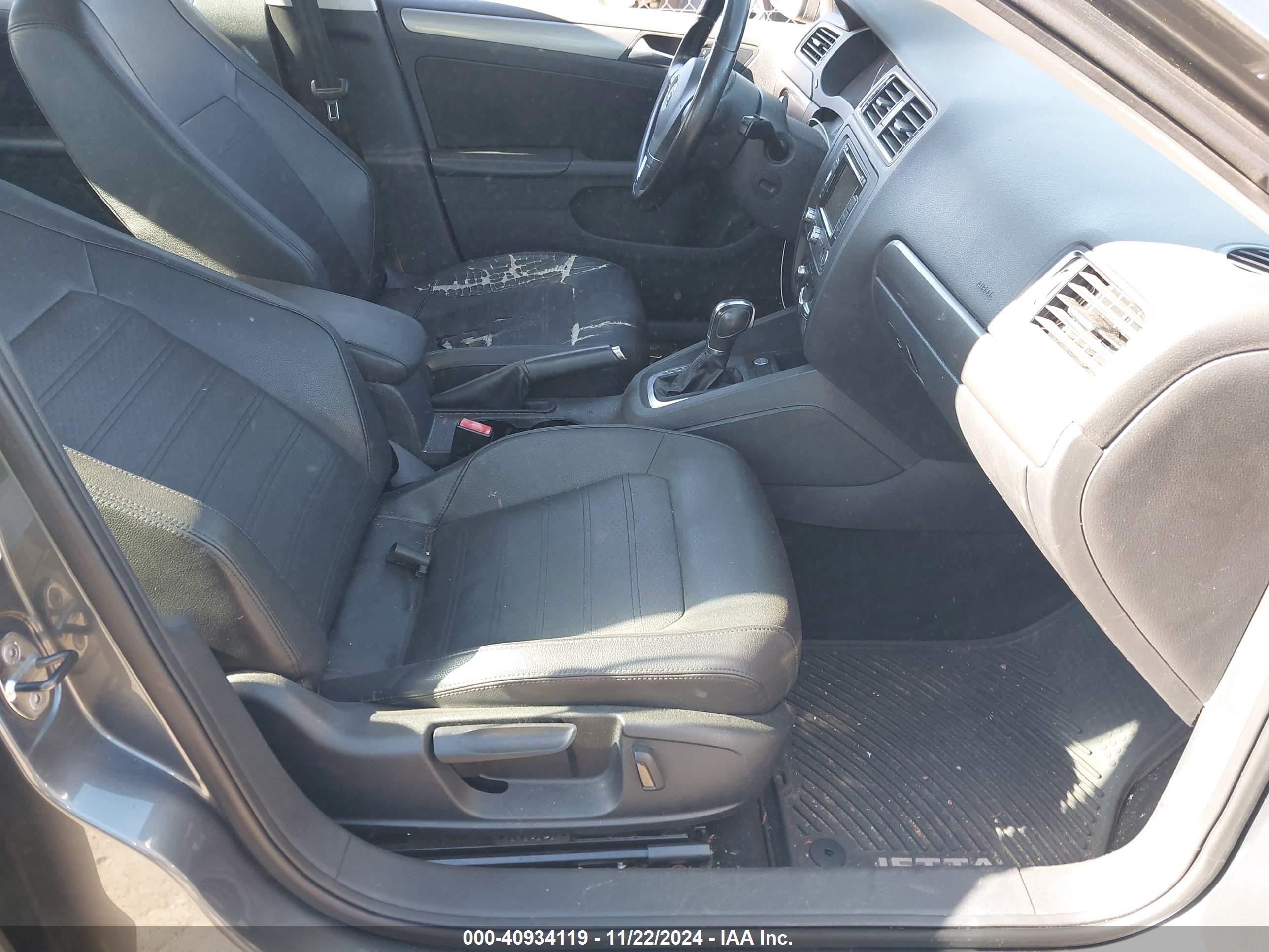 VOLKSWAGEN JETTA image 5