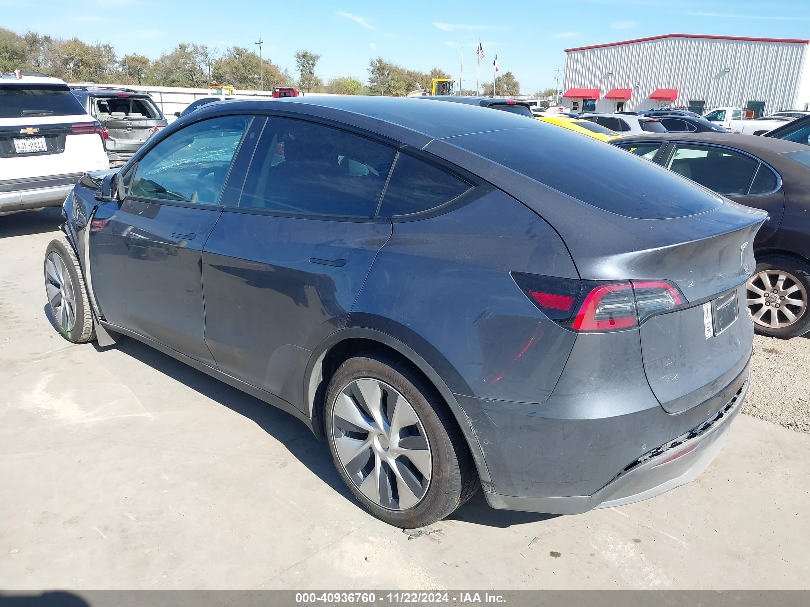 TESLA MODEL image 3