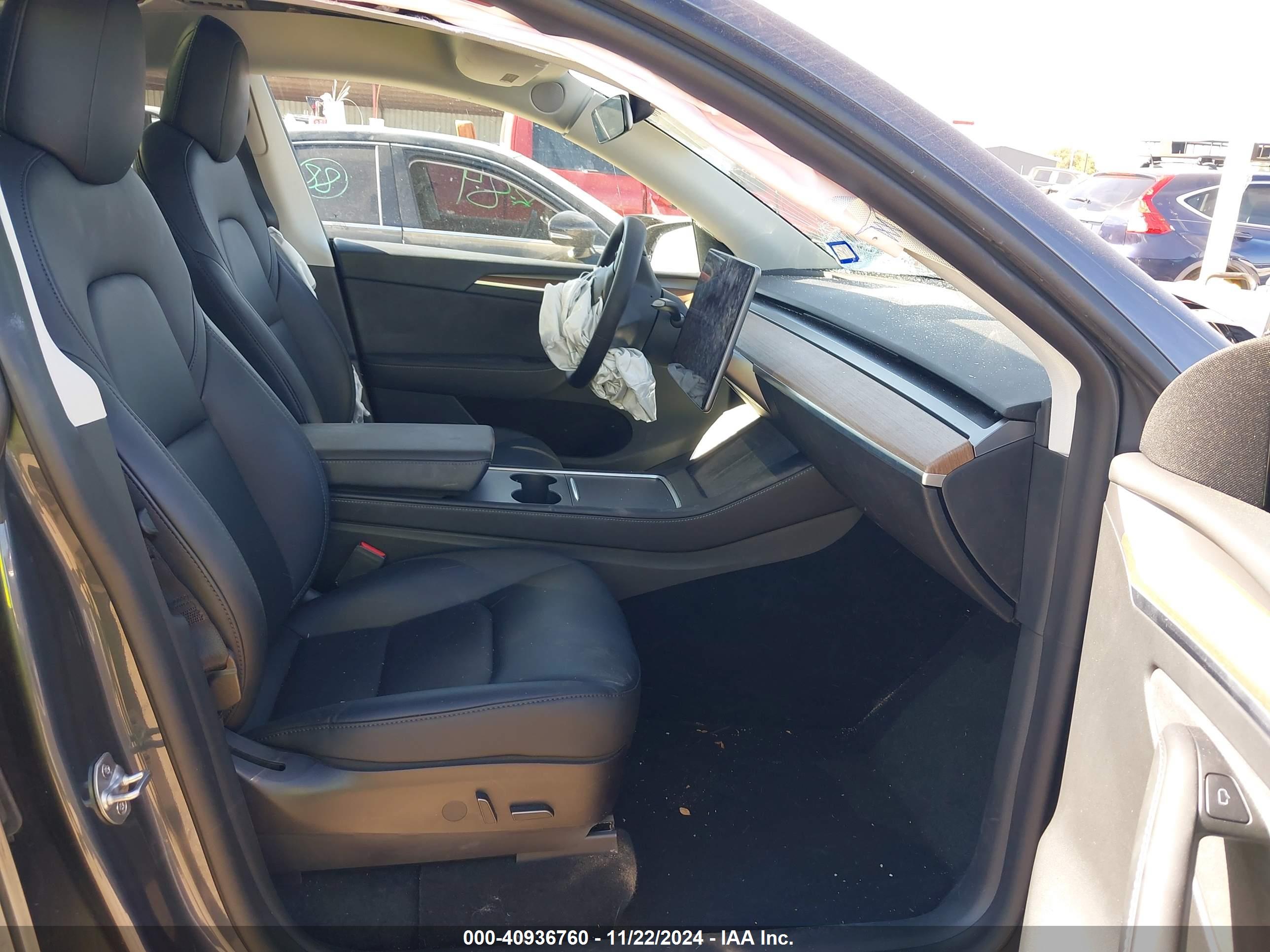 TESLA MODEL image 5