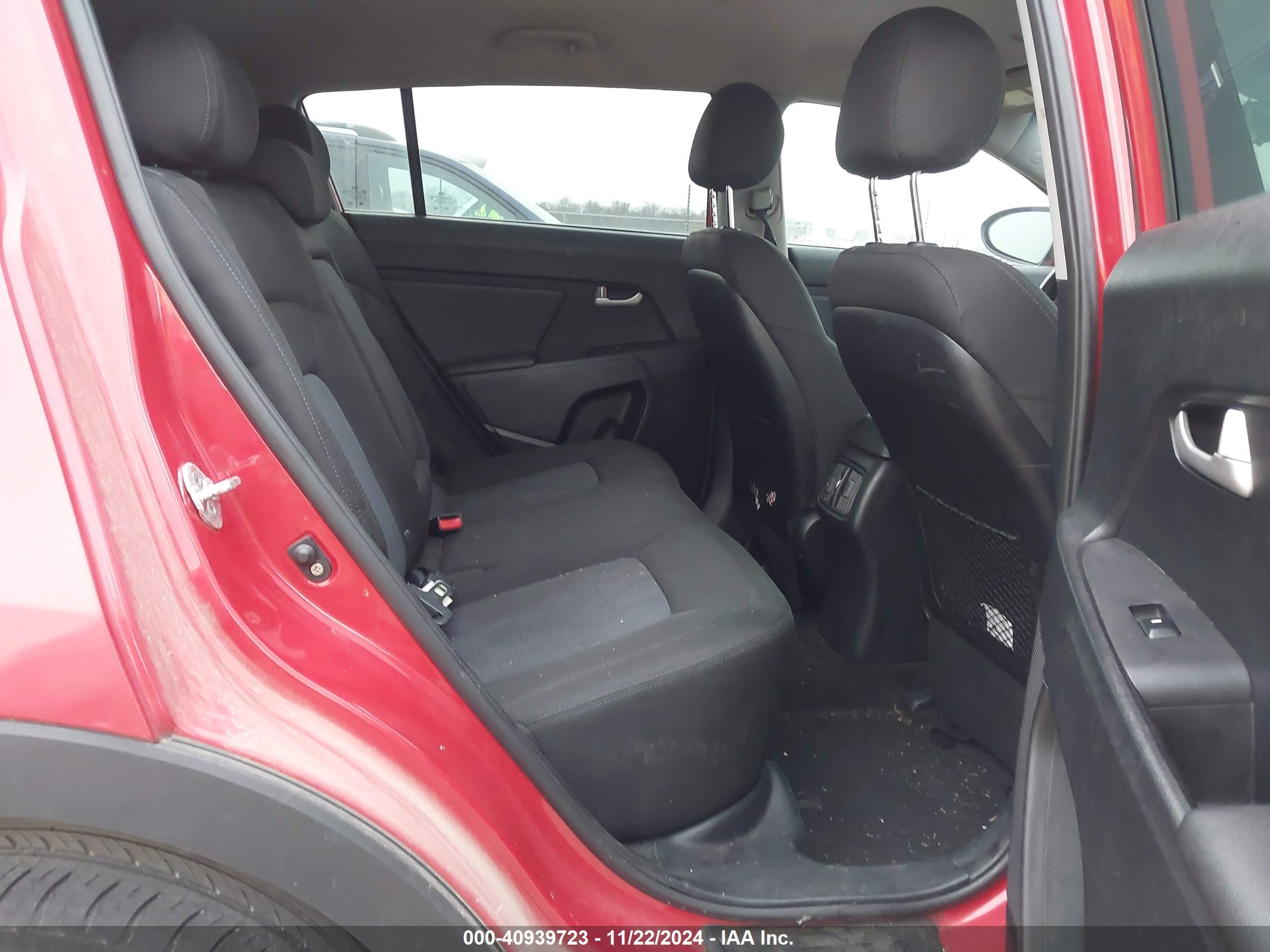 KIA SPORTAGE image 8