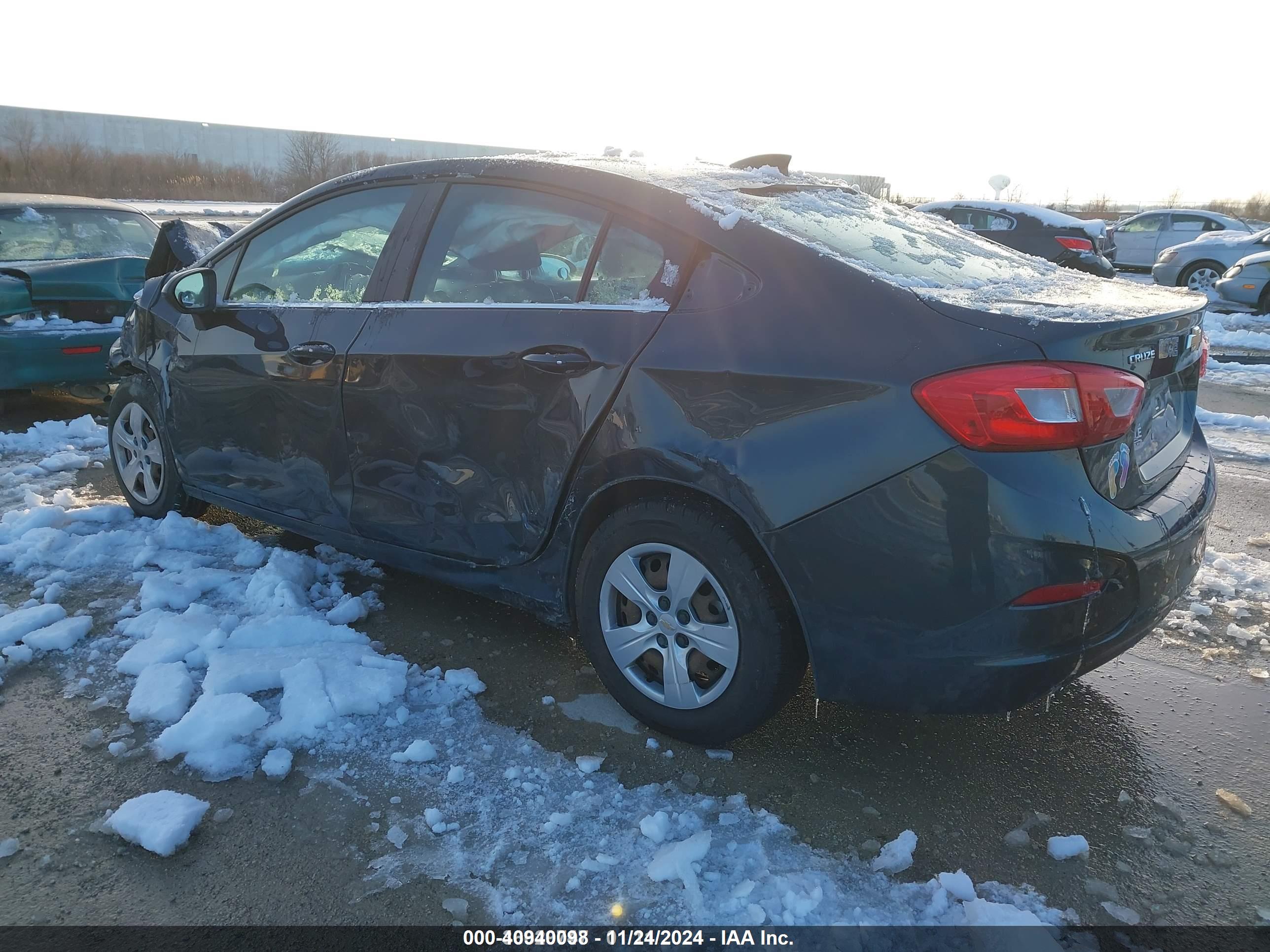CHEVROLET CRUZE image 3
