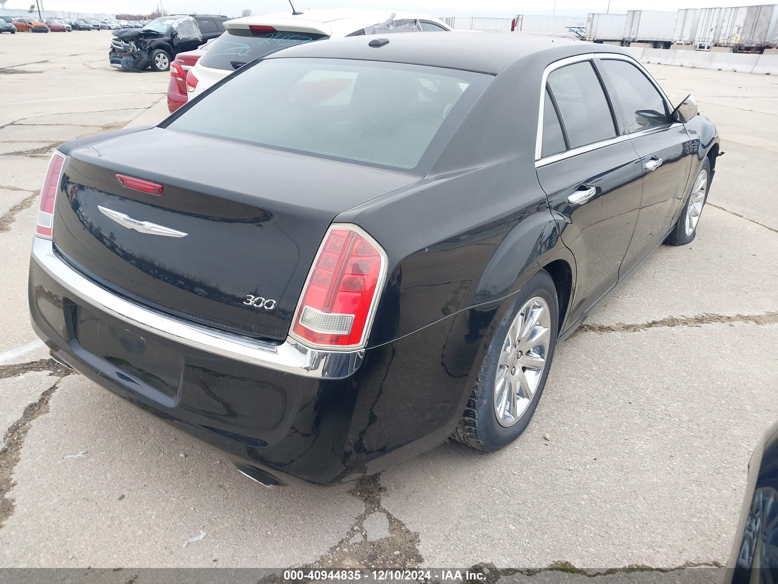 CHRYSLER 300 image 4