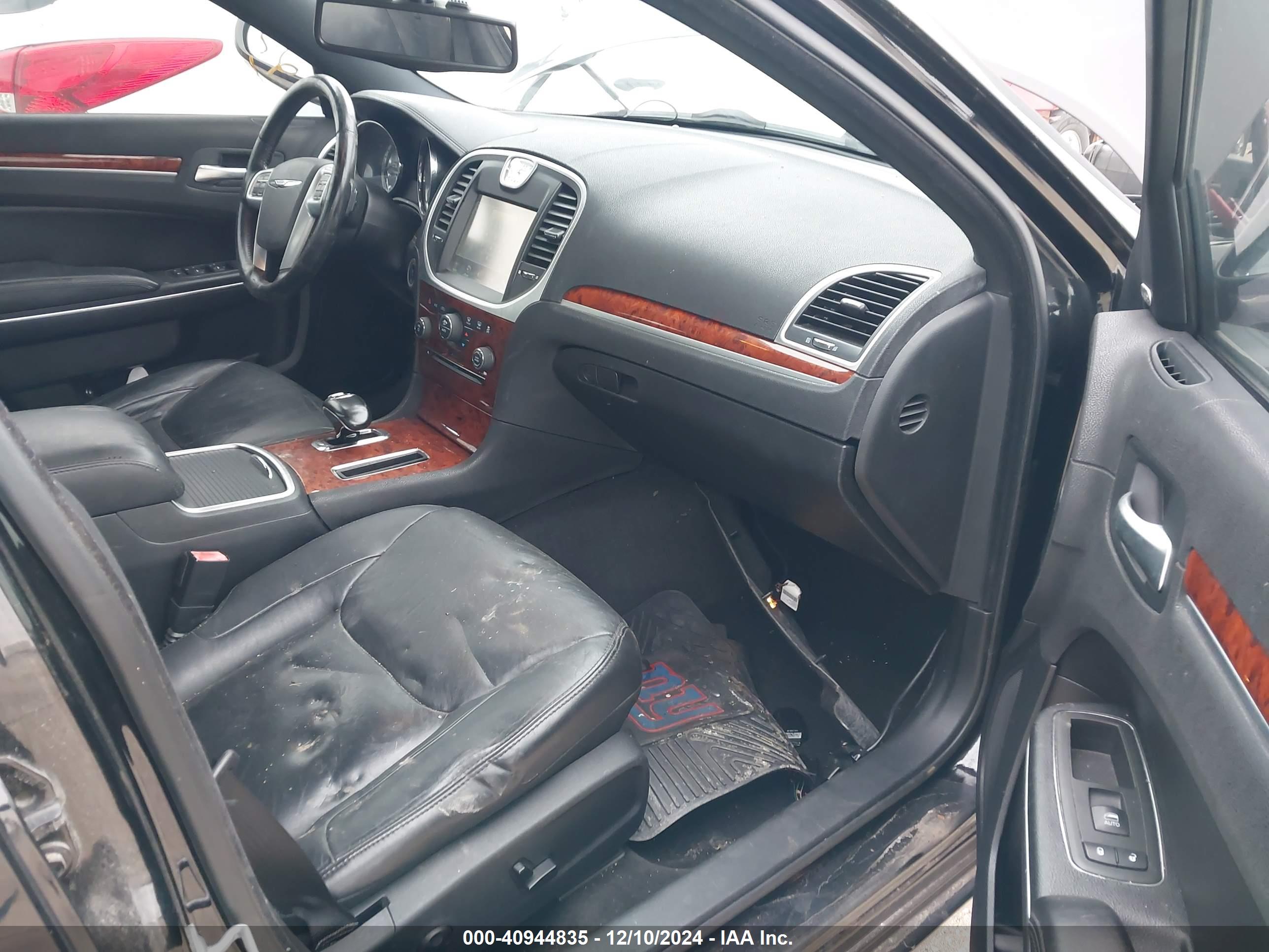 CHRYSLER 300 image 5