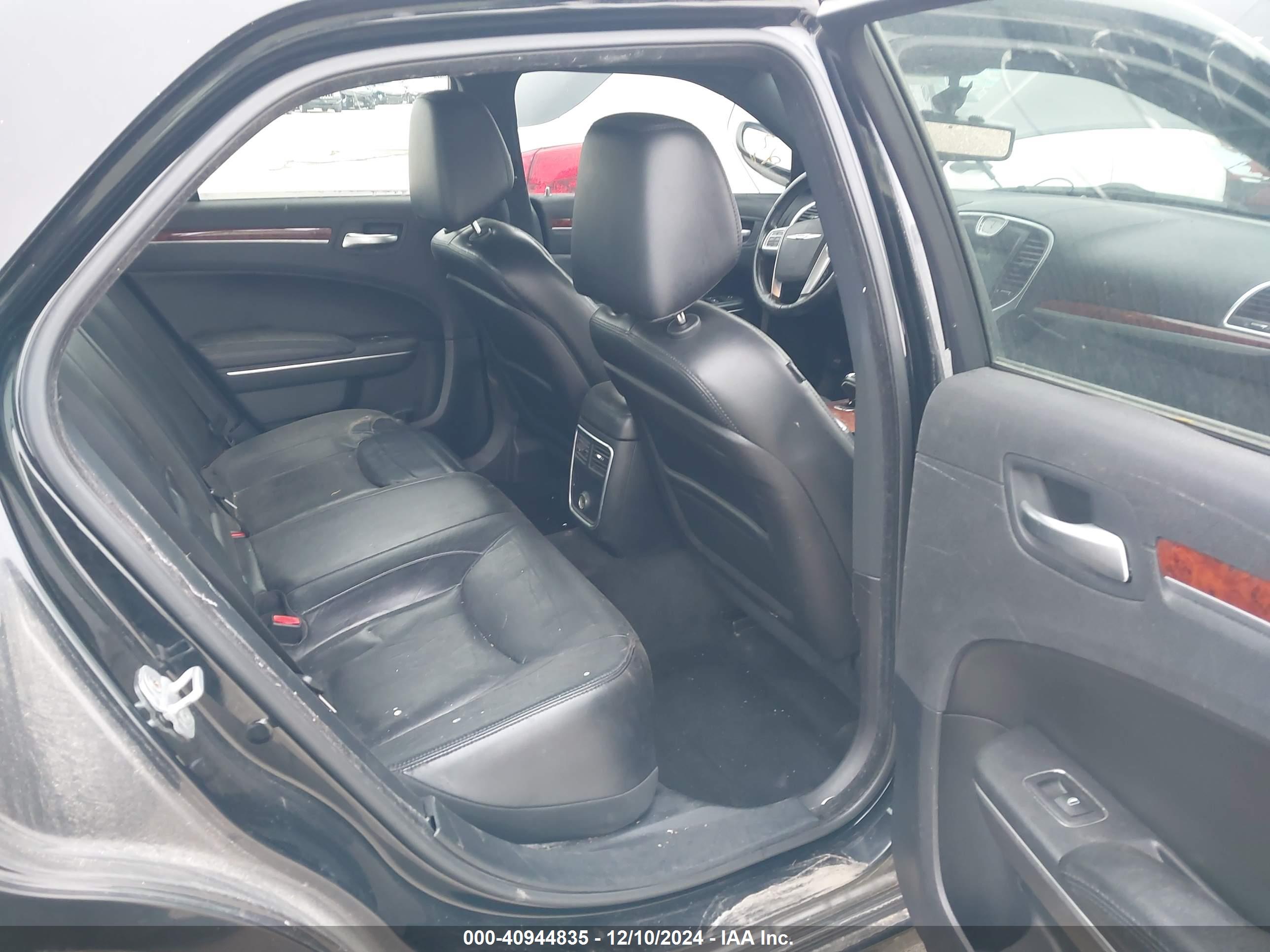 CHRYSLER 300 image 8
