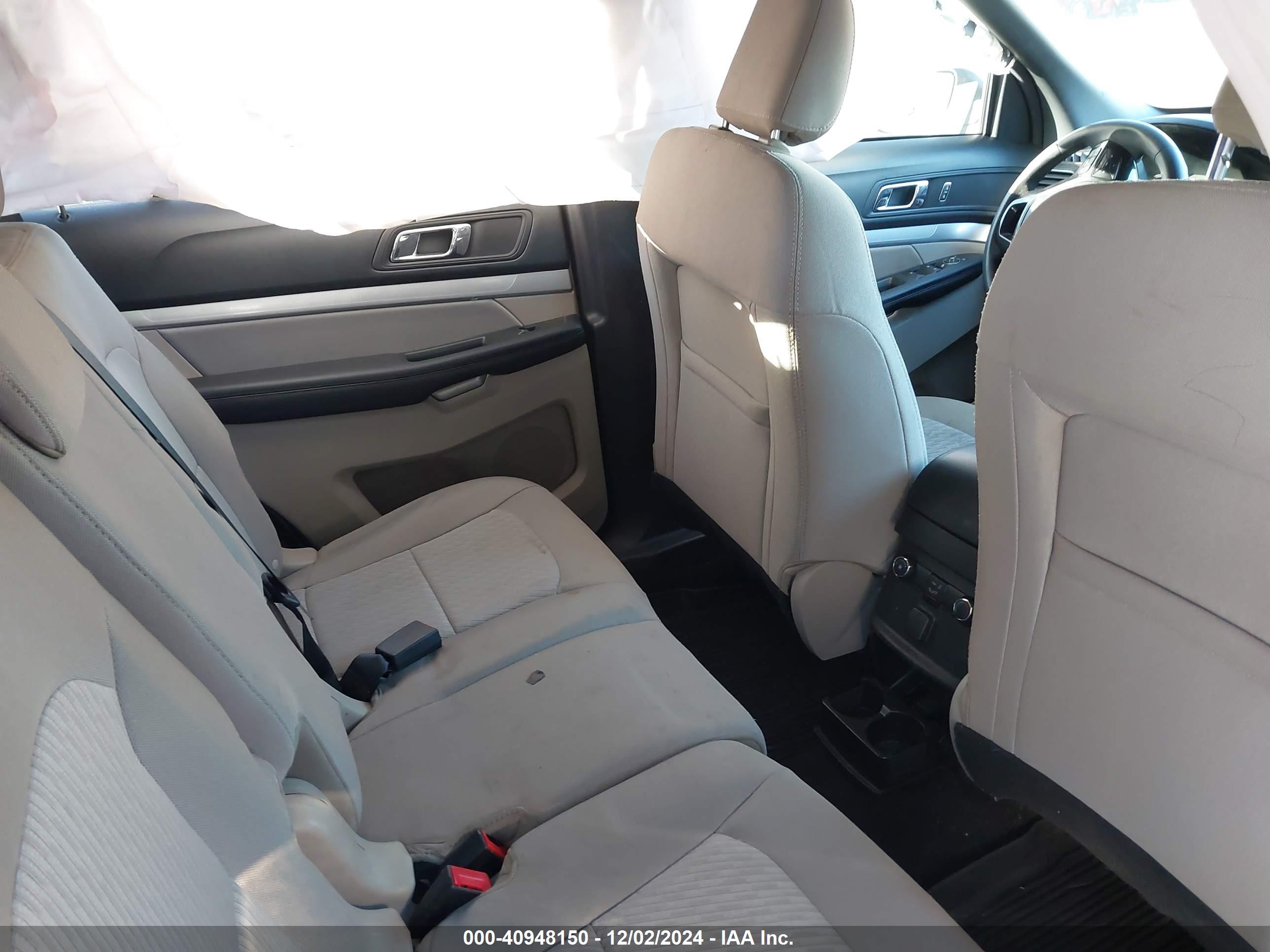 FORD EXPLORER image 8