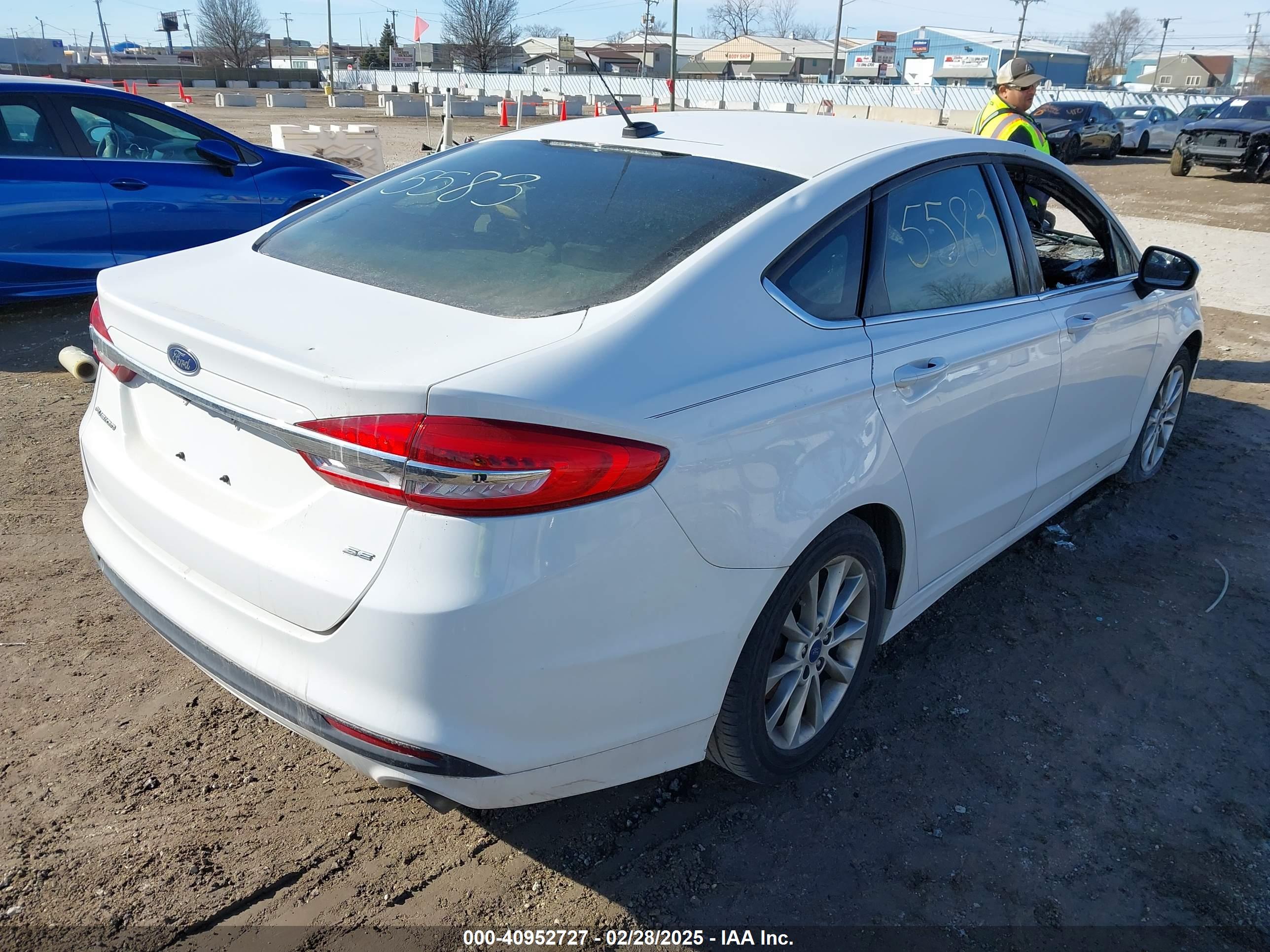 FORD FUSION image 4