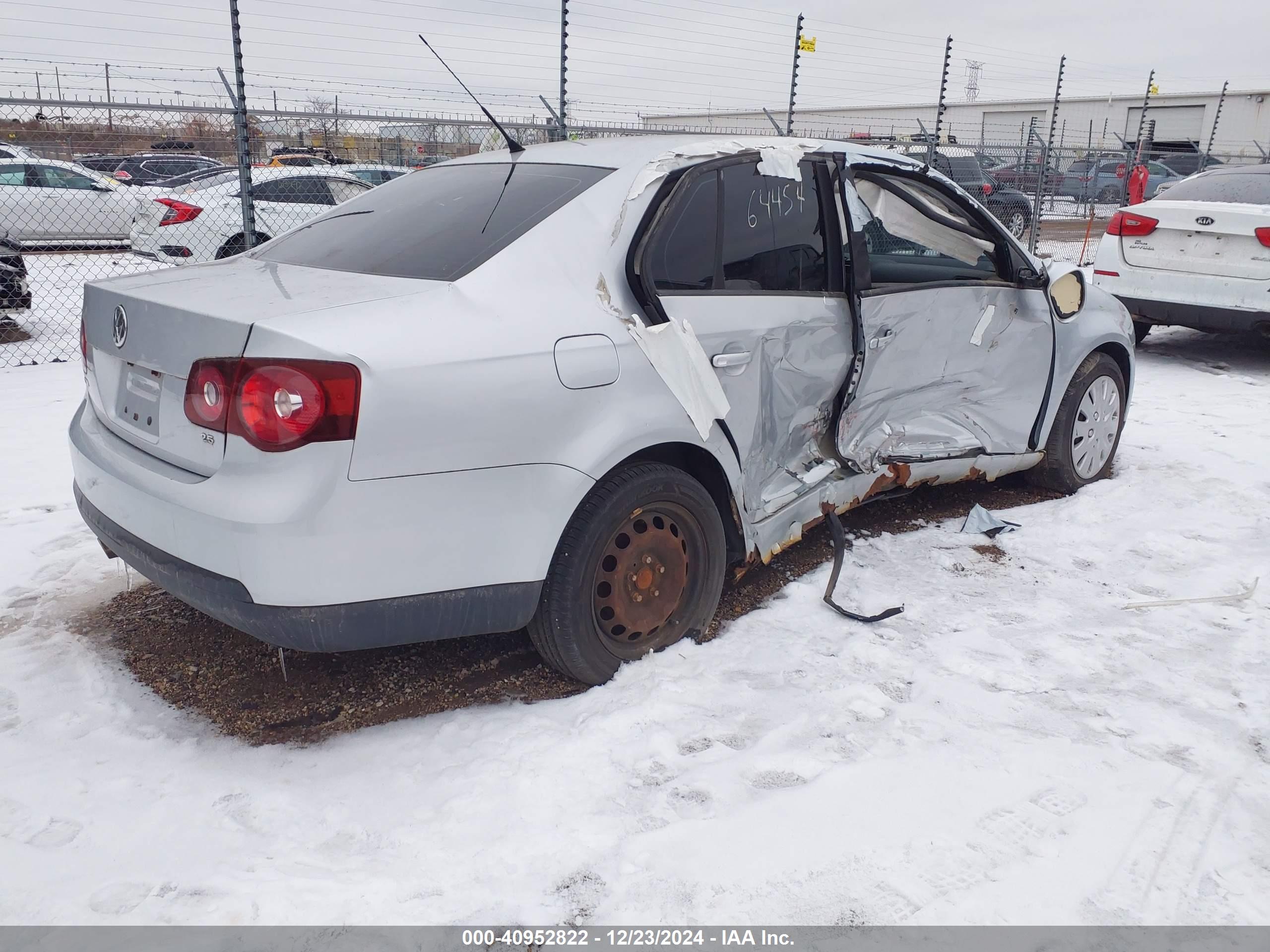 VOLKSWAGEN JETTA image 4