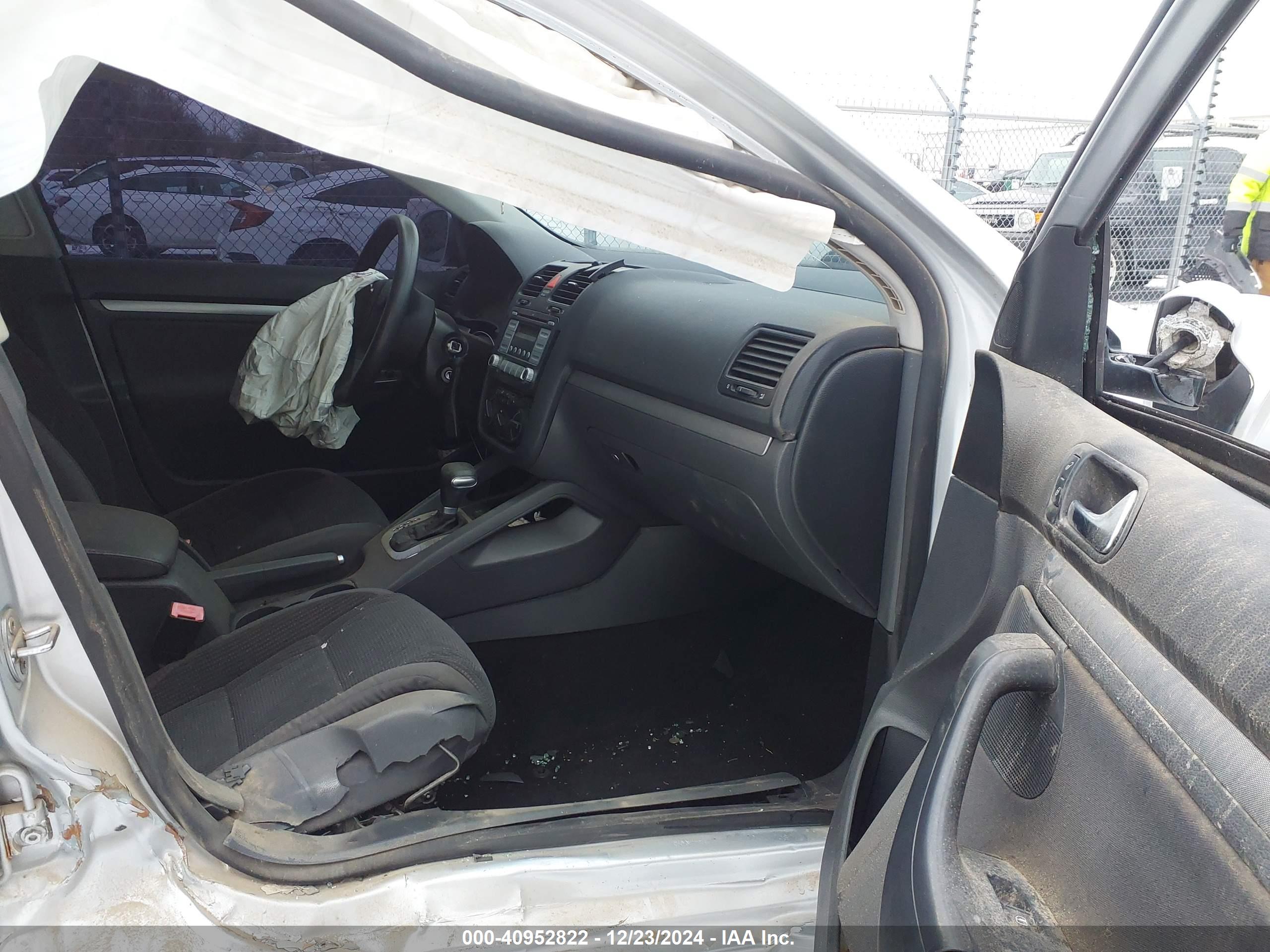 VOLKSWAGEN JETTA image 5