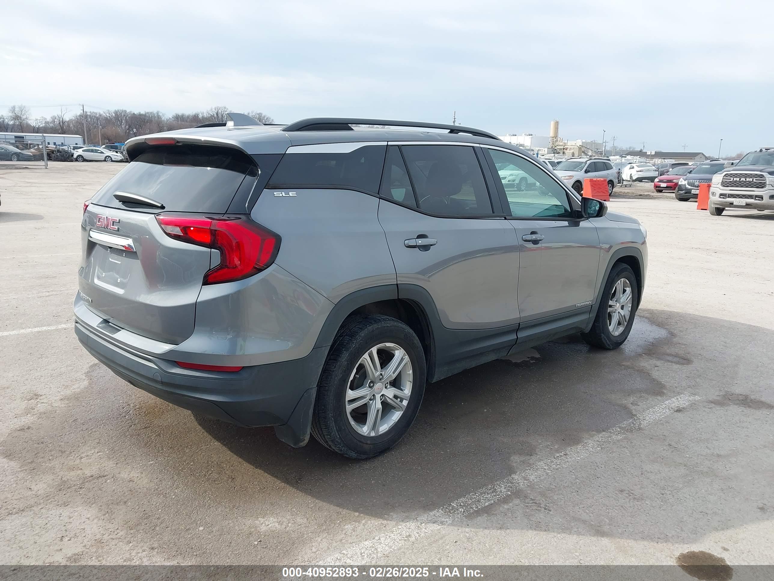 GMC TERRAIN image 4